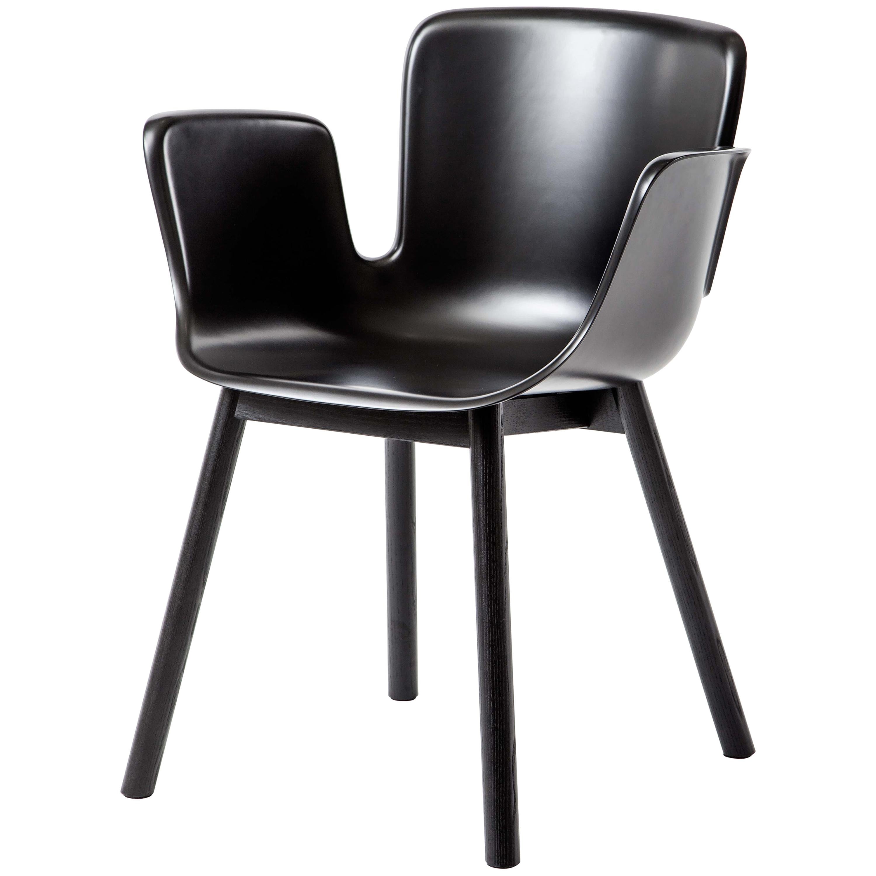 Chaise Juli en plastique avec assise noire graphite Werner Aisslinger pour Cappellini