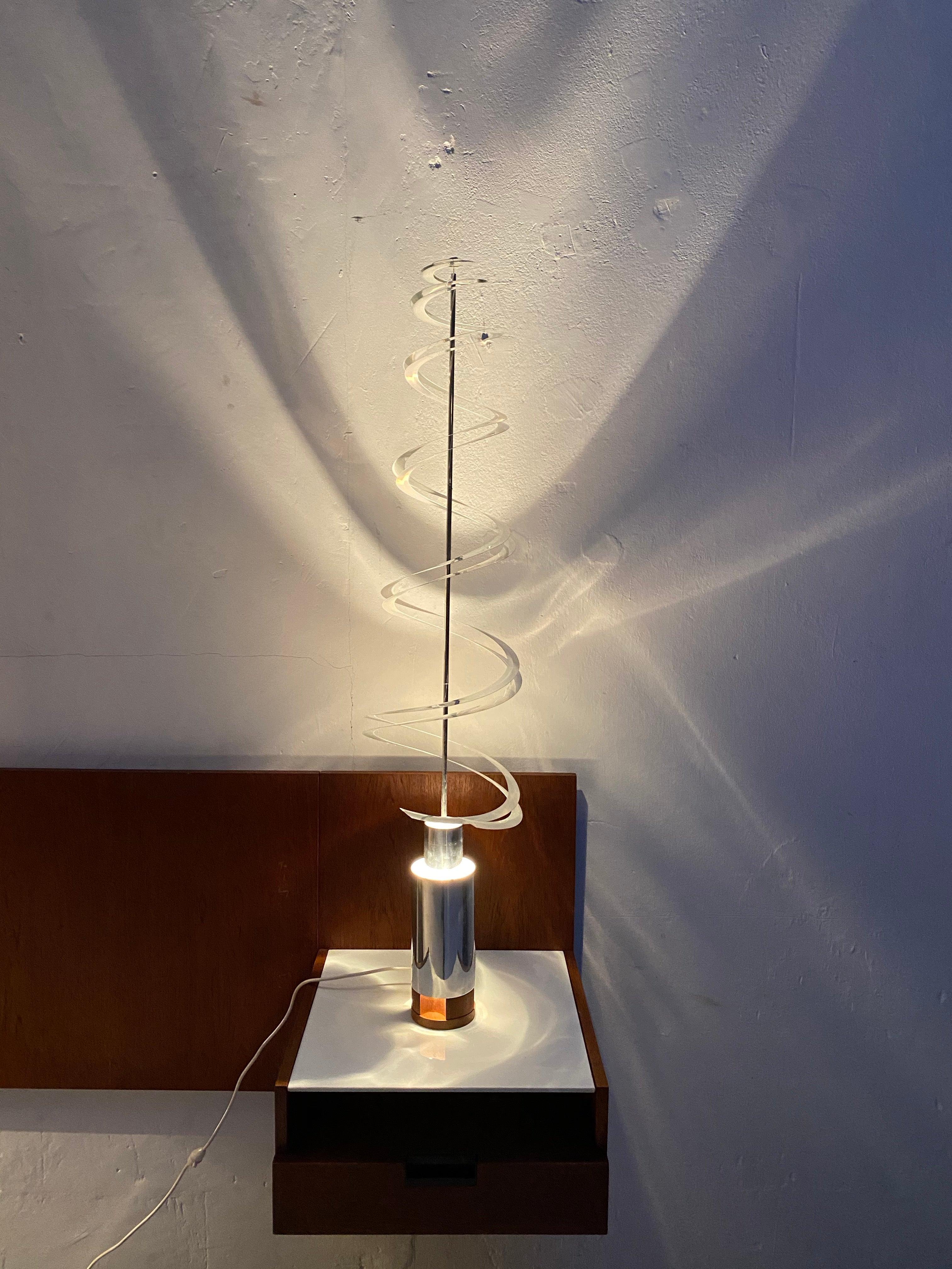 Ère spatiale Sculpture lumineuse cinétique de Werner Epstein, exposée au Salon des artistes de Paris, 1972 en vente