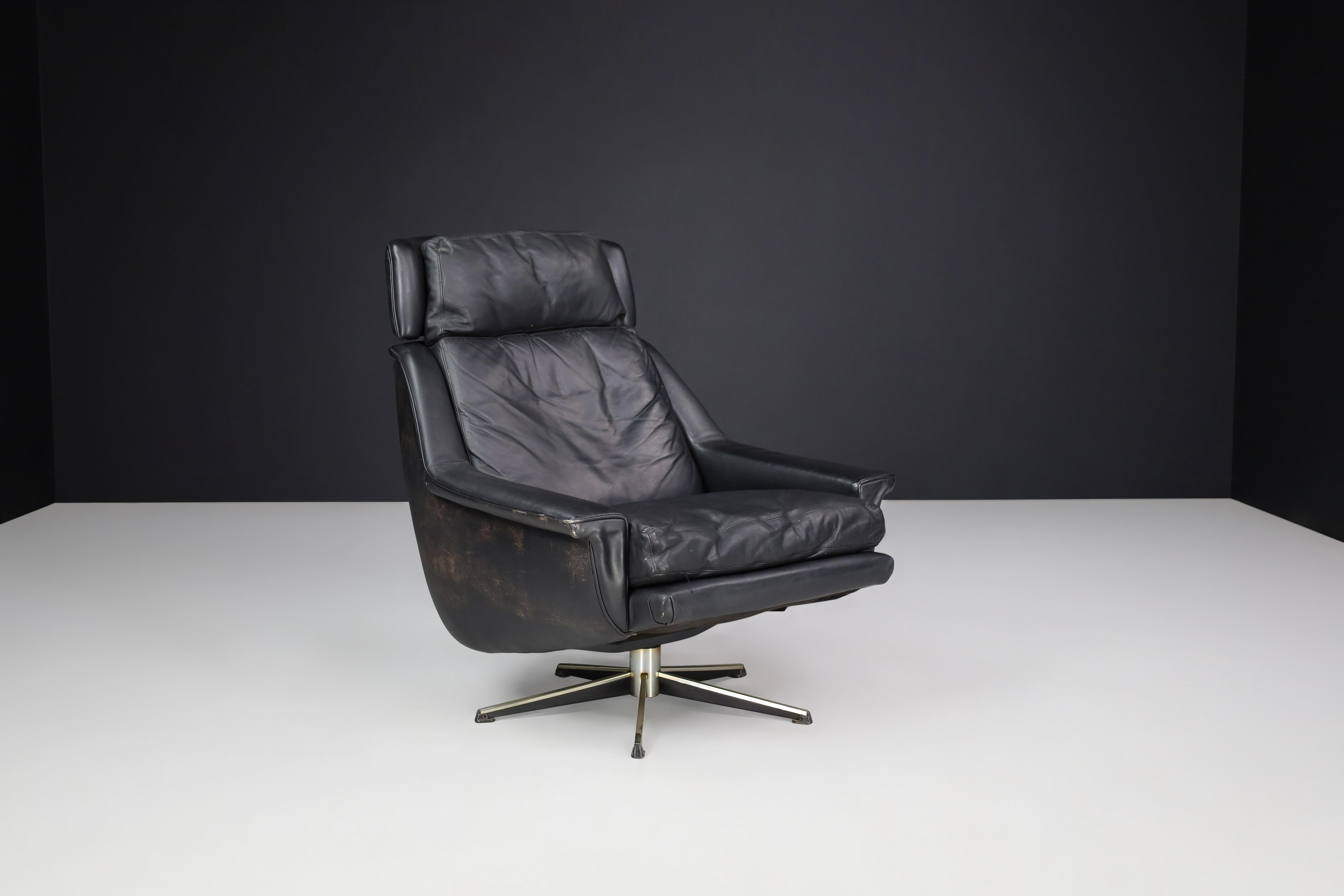 Werner Langefeld For ESA Møbelværk Patinated Leather Lounge Chair Denmark 1960s en vente 5