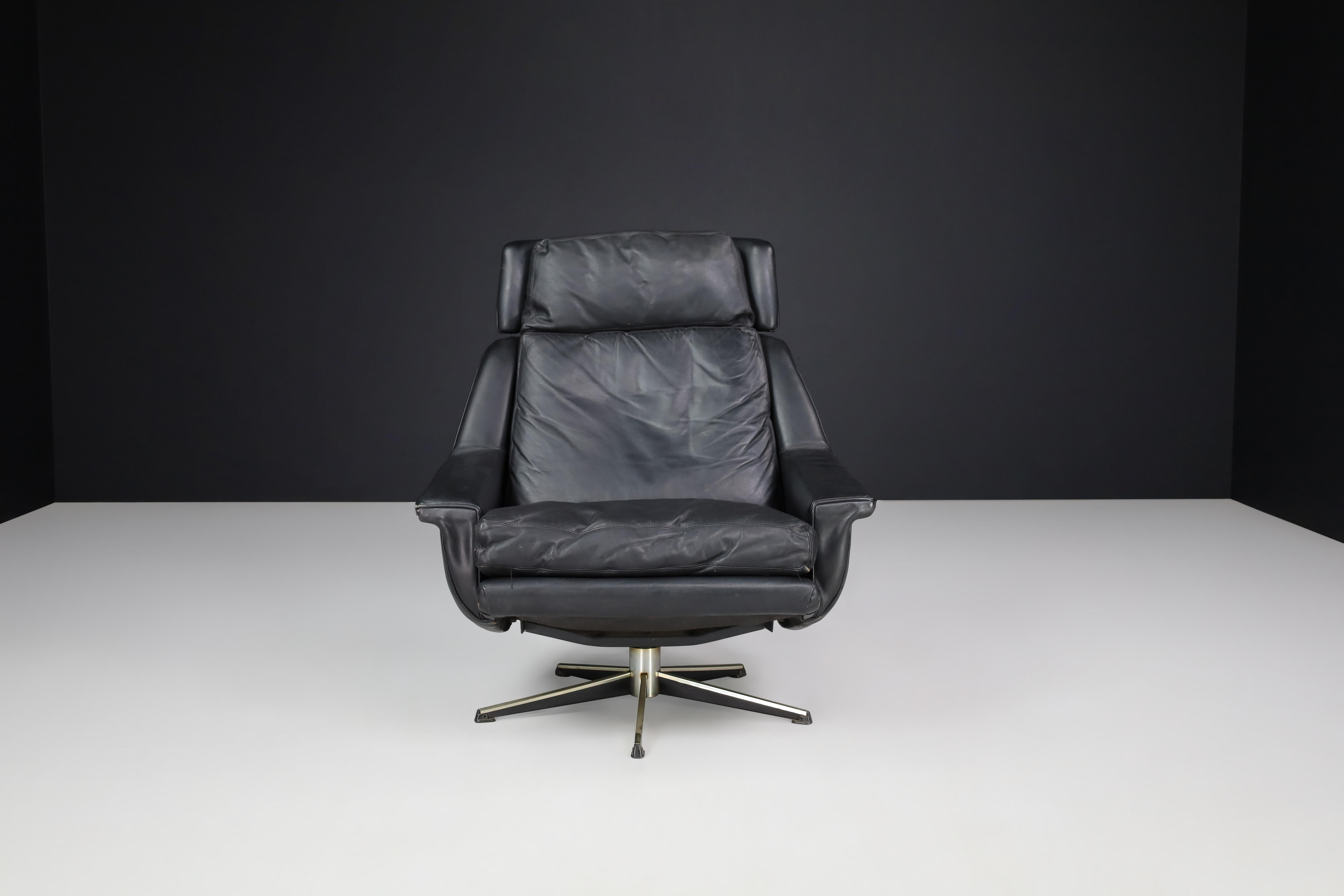19th Century Werner Langefeld For ESA Møbelværk Patinated Leather Lounge Chair Denmark 1960s For Sale