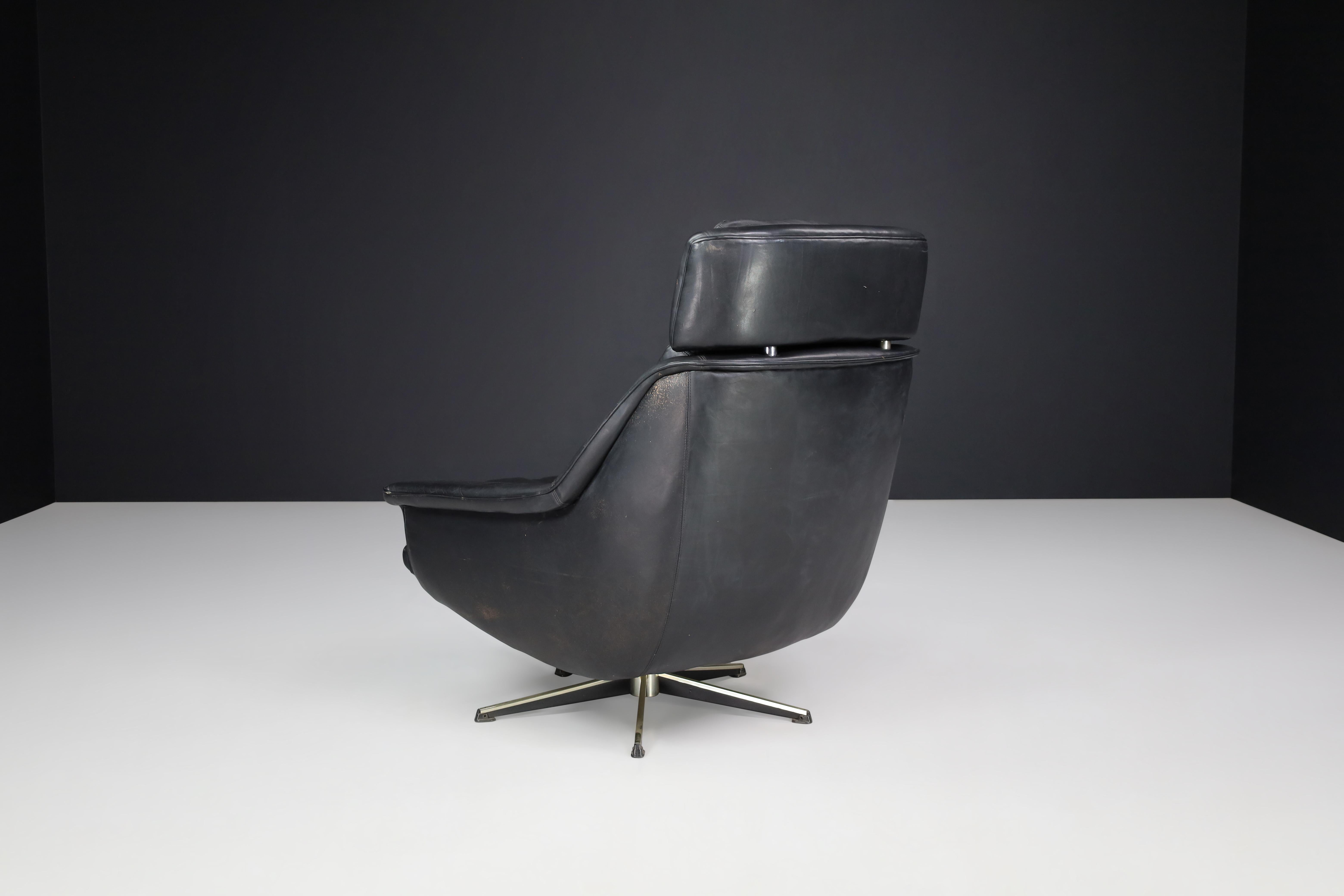 Werner Langefeld For ESA Møbelværk Patinated Leather Lounge Chair Denmark 1960s For Sale 2