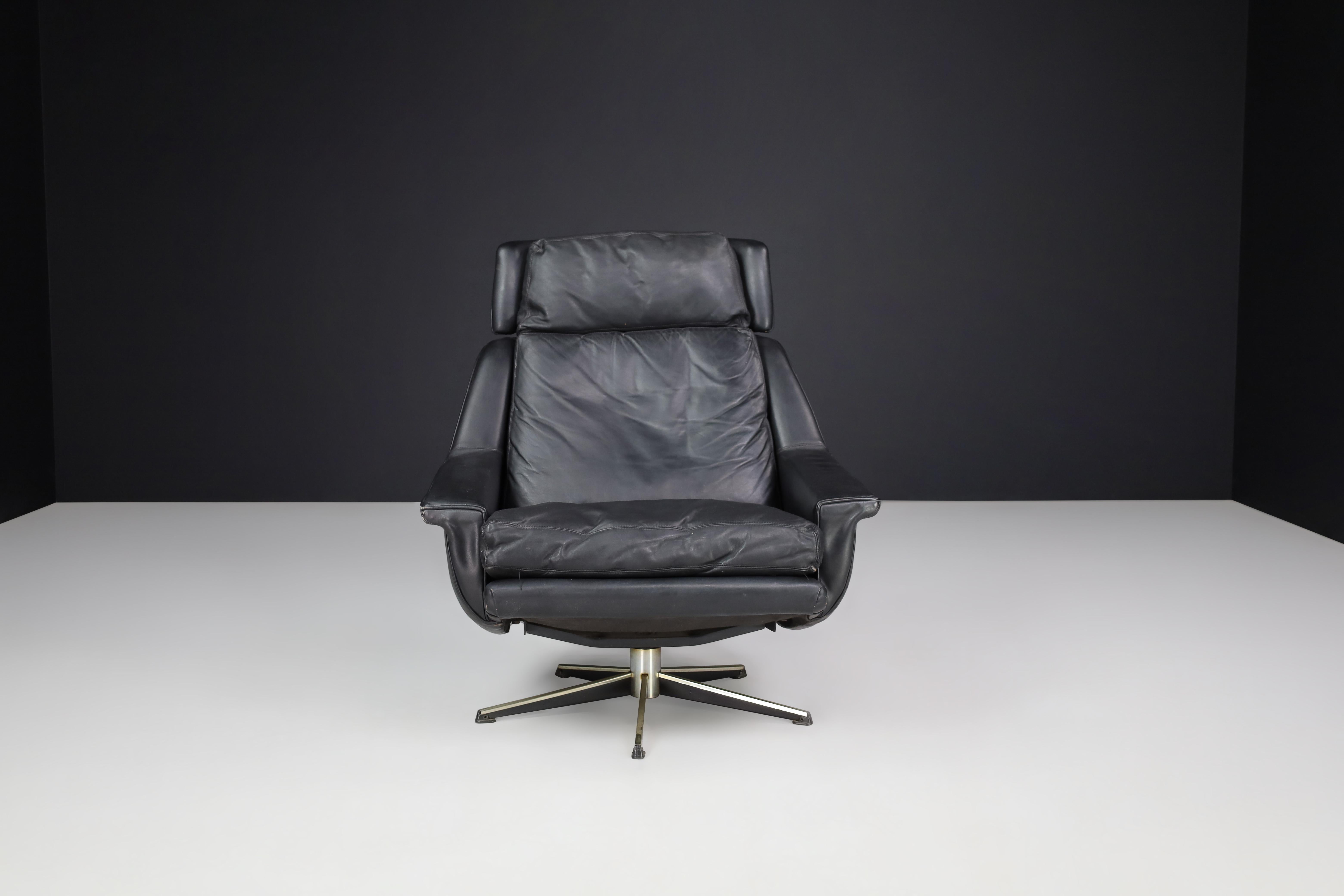 Werner Langefeld For ESA Møbelværk Patinated Leather Lounge Chair Denmark 1960s For Sale 4