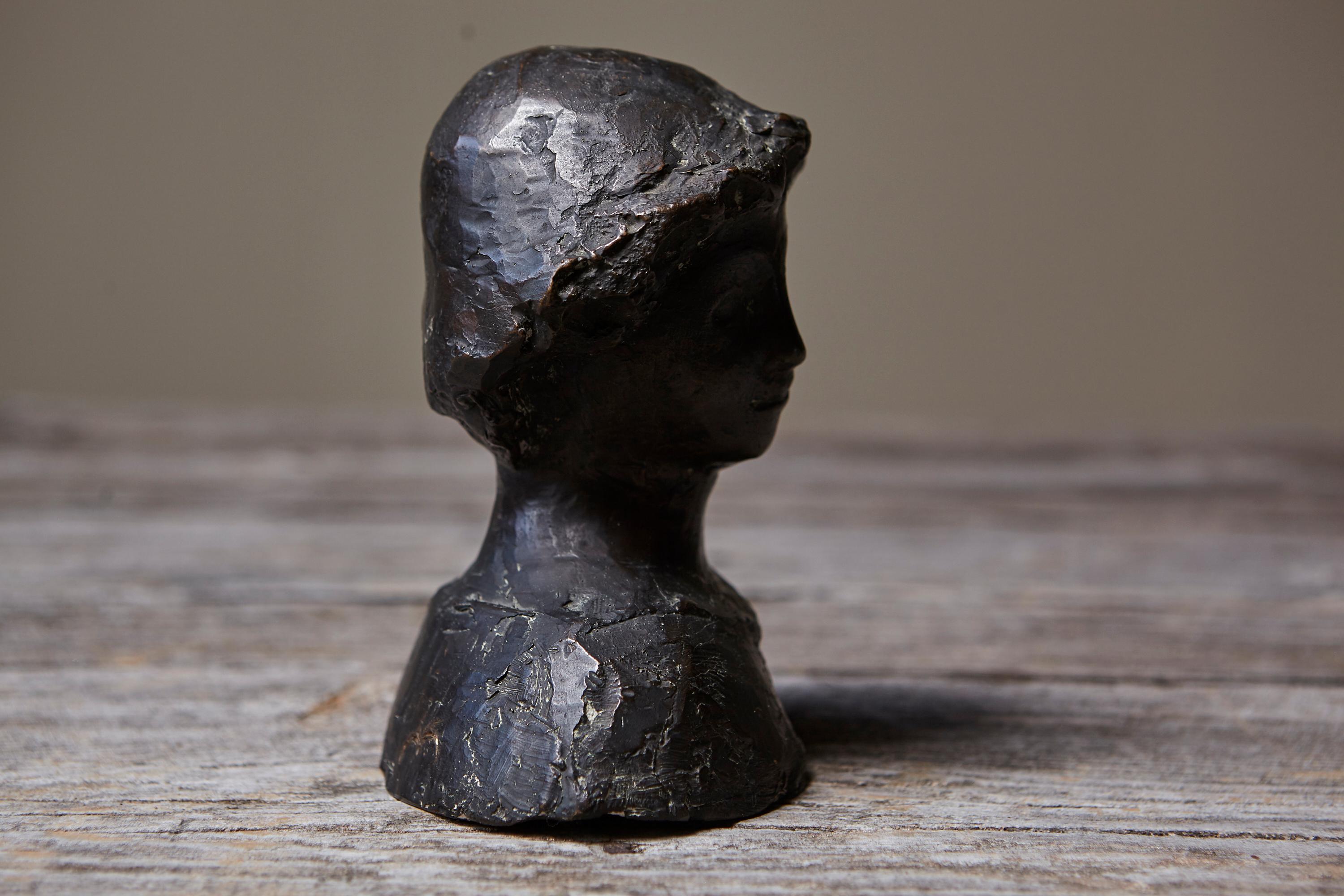 Werner Meurer Buste en bronze d'un garçon, fonte limitée Allemagne Milieu du 20e siècle en vente 3