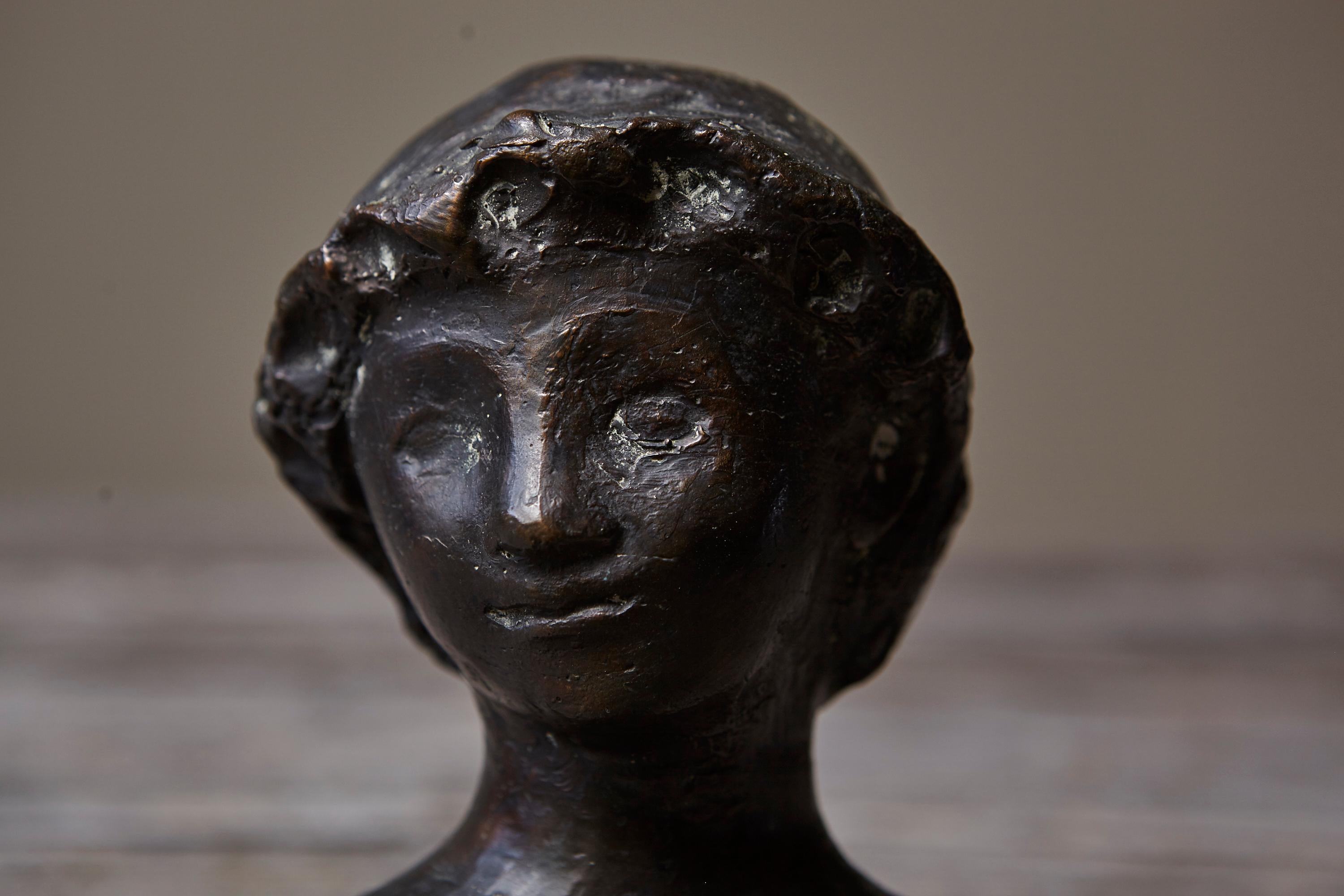 Werner Meurer Buste en bronze d'un garçon, fonte limitée Allemagne Milieu du 20e siècle en vente 5