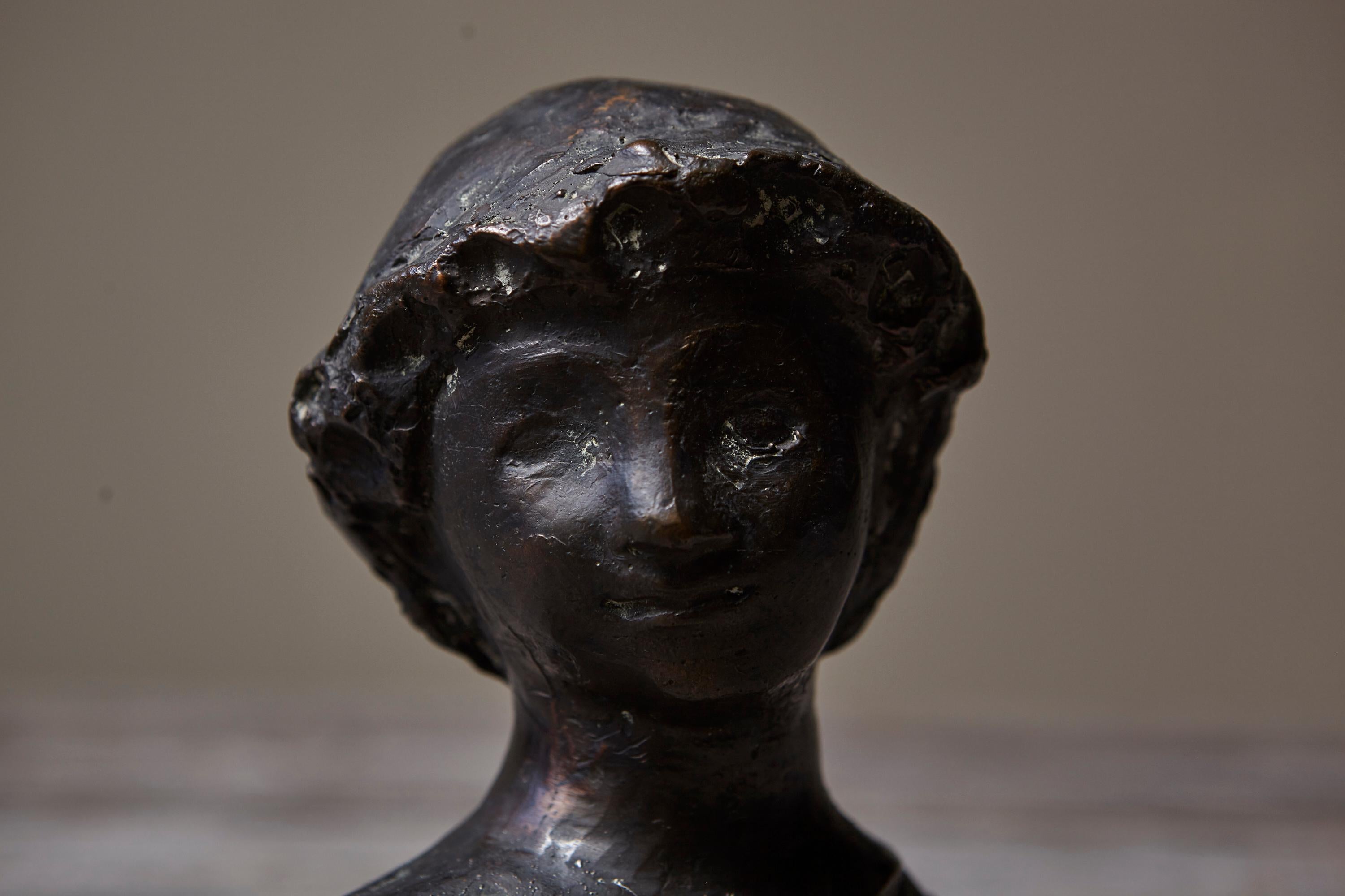 Allemand Werner Meurer Buste en bronze d'un garçon, fonte limitée Allemagne Milieu du 20e siècle en vente