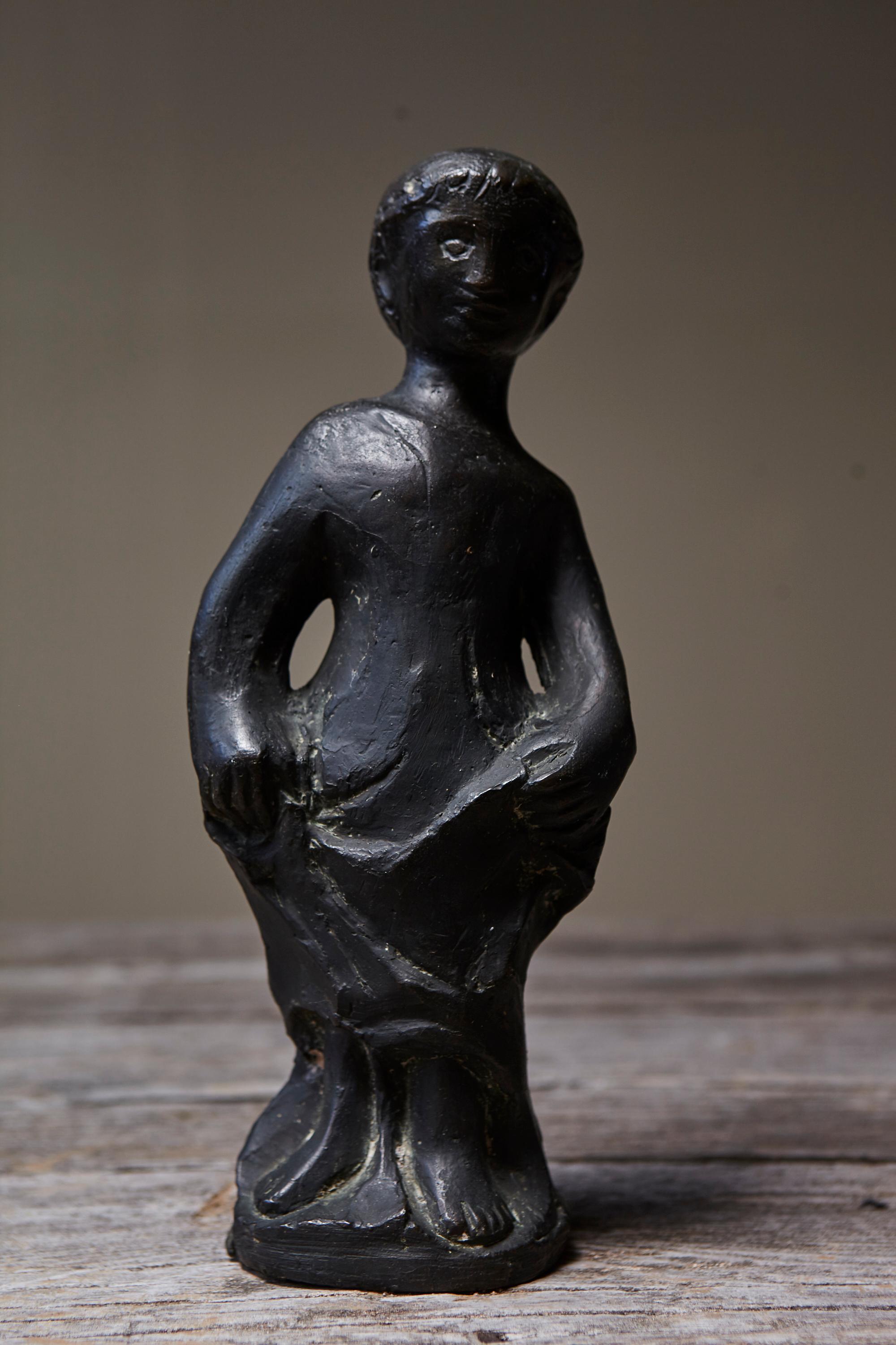 Milieu du XXe siècle Sculpture en bronze de Werner Meurer représentant une jeune fille debout, milieu du 20e siècle, Allemagne en vente