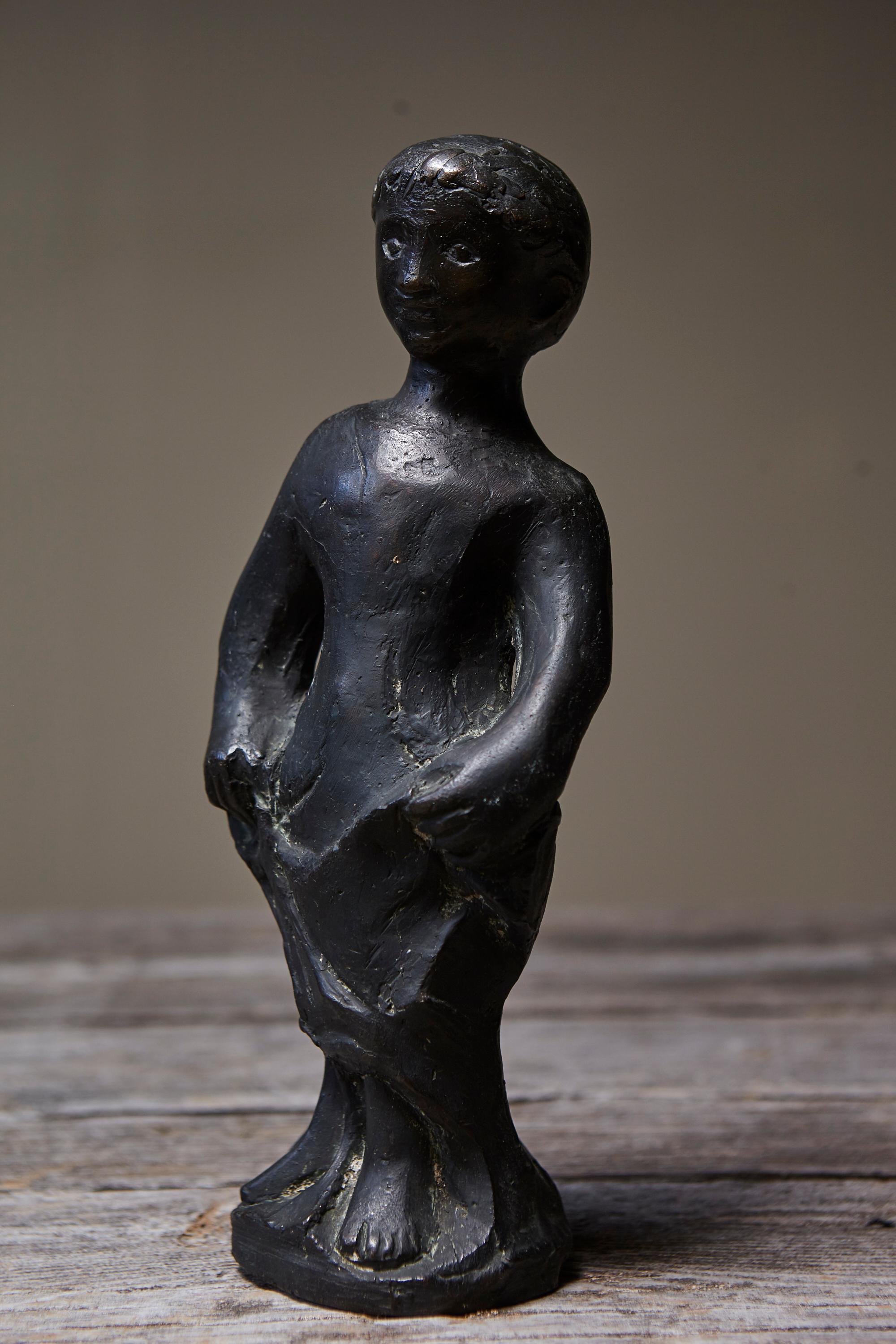 Bronze Sculpture en bronze de Werner Meurer représentant une jeune fille debout, milieu du 20e siècle, Allemagne en vente
