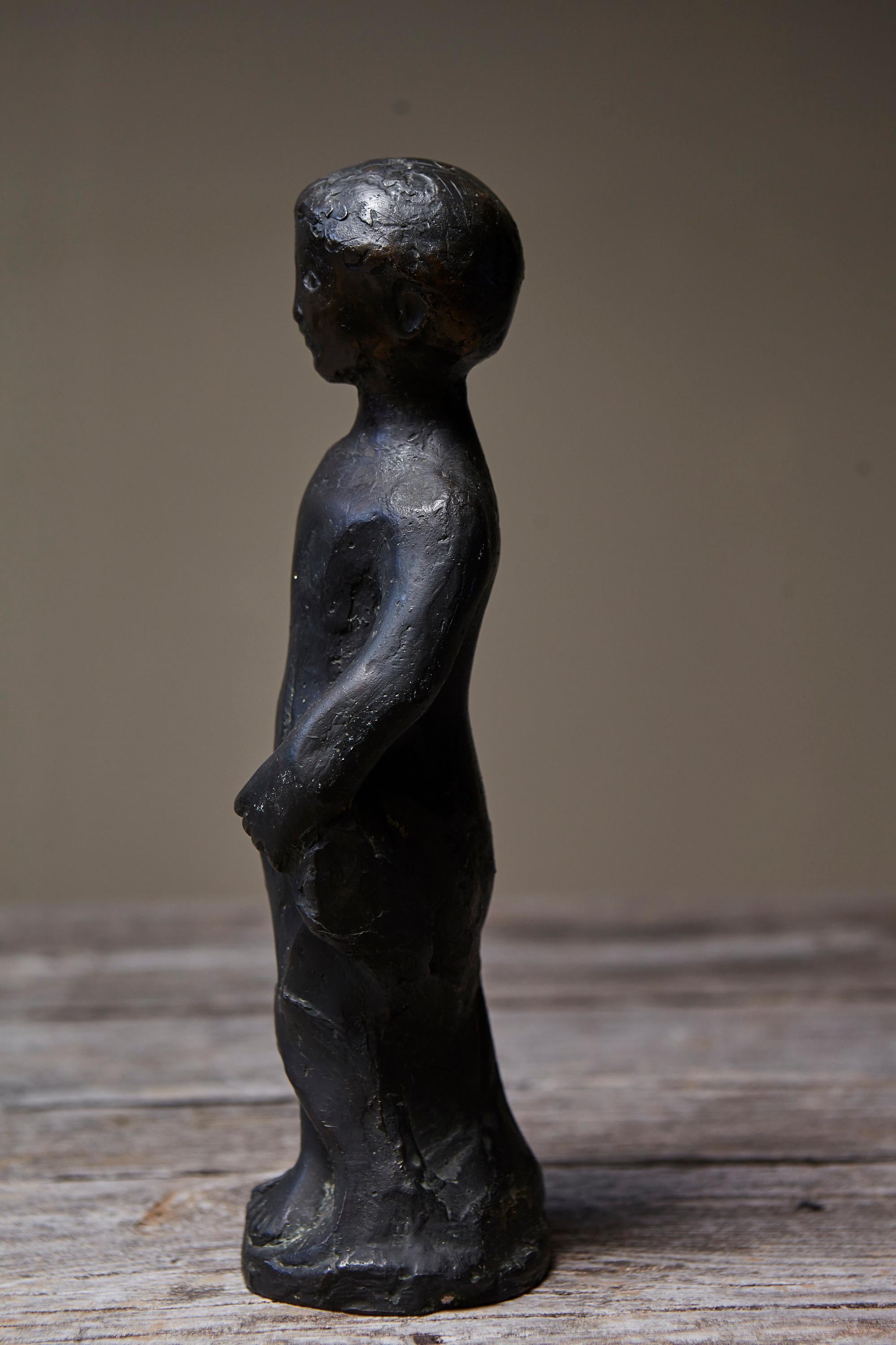 Sculpture en bronze de Werner Meurer représentant une jeune fille debout, milieu du 20e siècle, Allemagne en vente 1