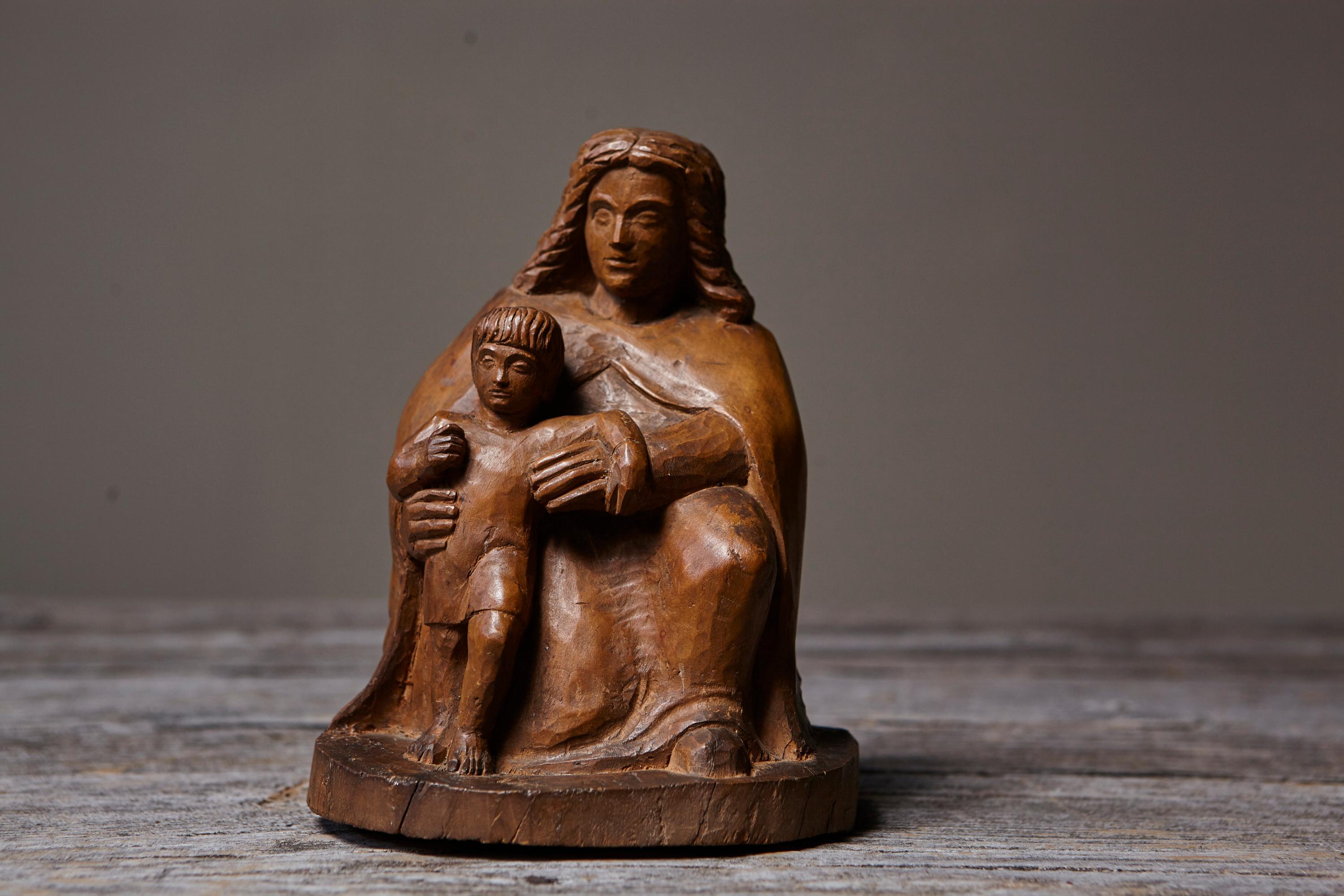 Werner Meurer Sculpture unique en Wood d'une mère et d'un Child, 1980 Pièce d'exposition en vente 5