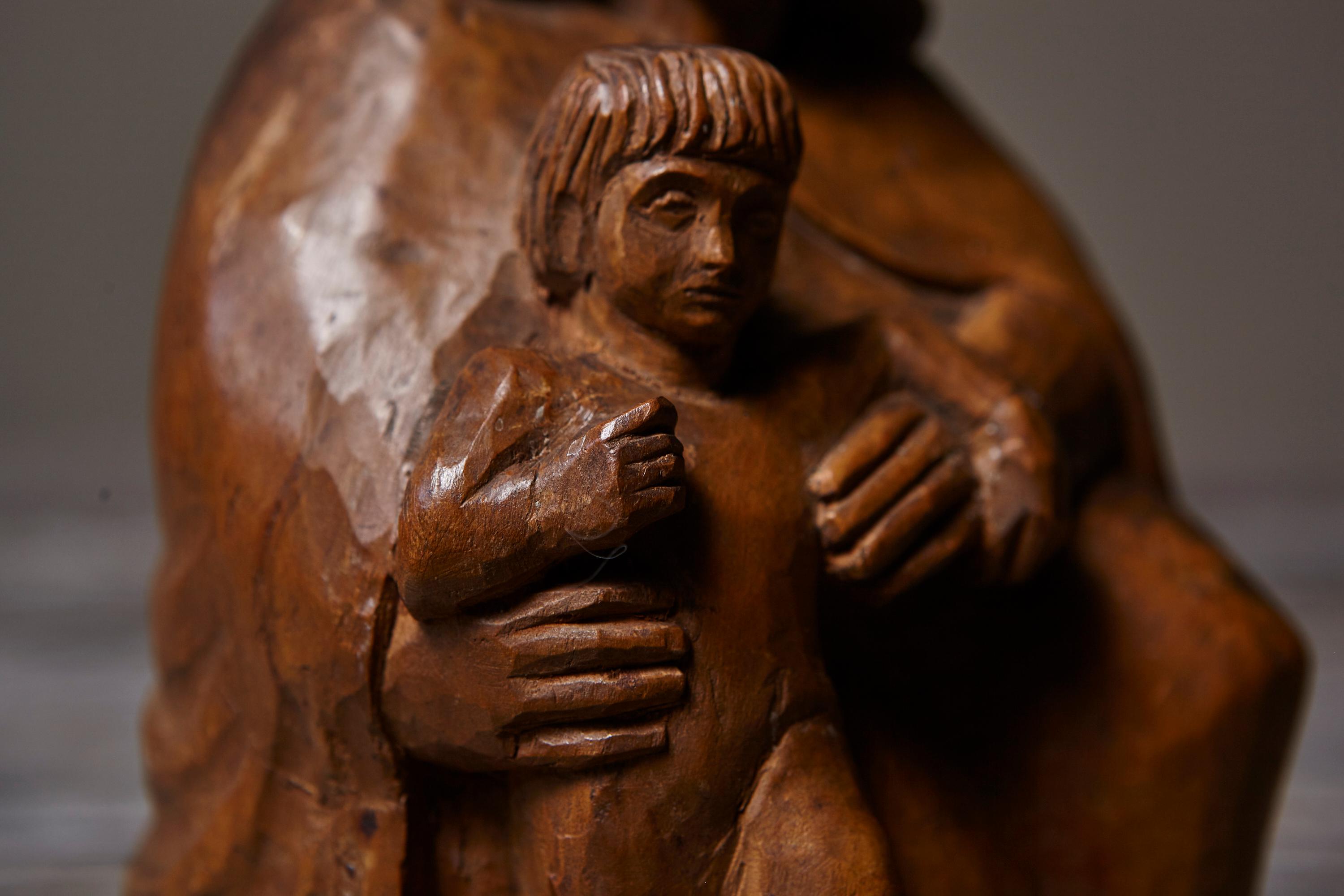 Werner Meurer Sculpture unique en Wood d'une mère et d'un Child, 1980 Pièce d'exposition en vente 8