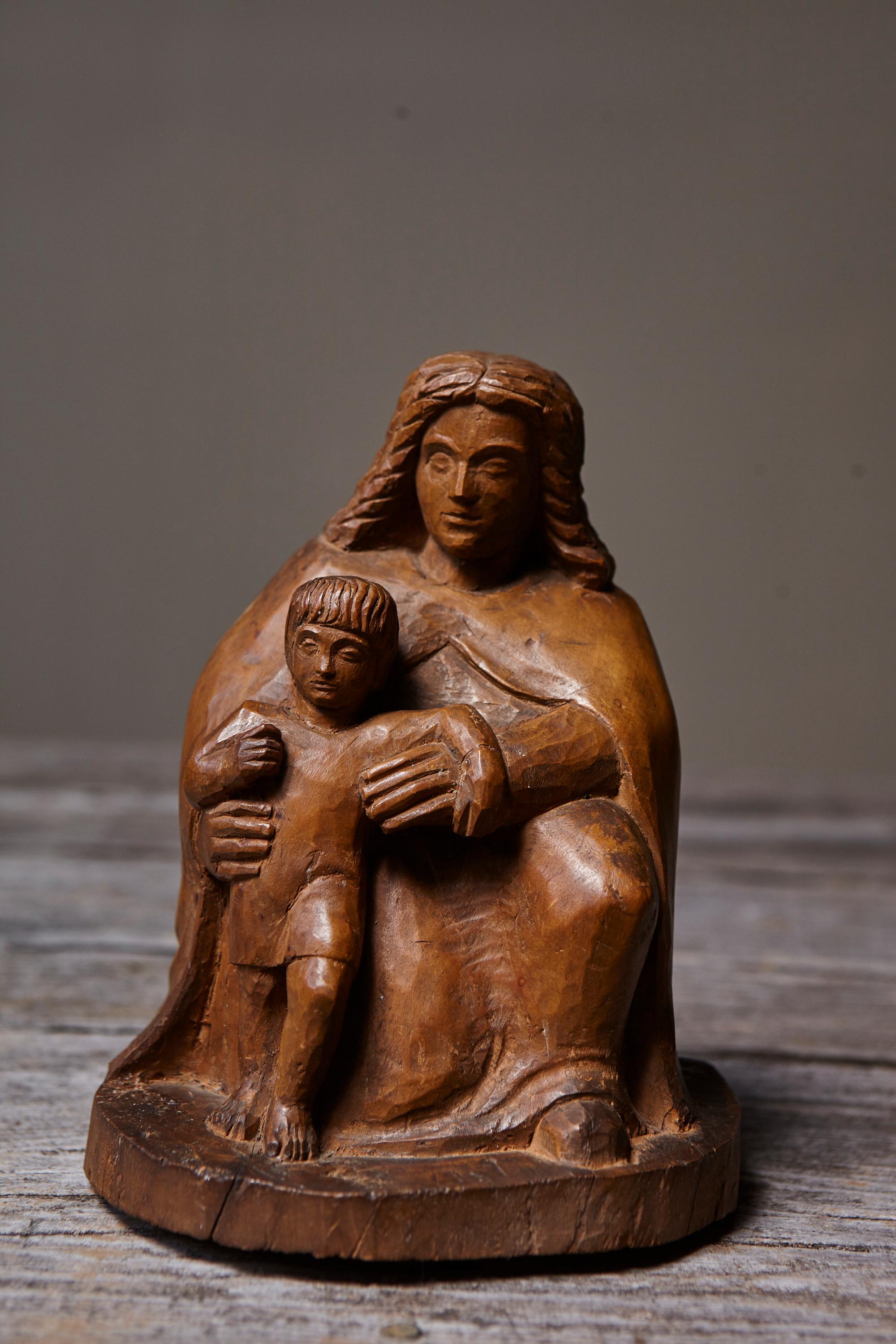 Artisanat Werner Meurer Sculpture unique en Wood d'une mère et d'un Child, 1980 Pièce d'exposition en vente