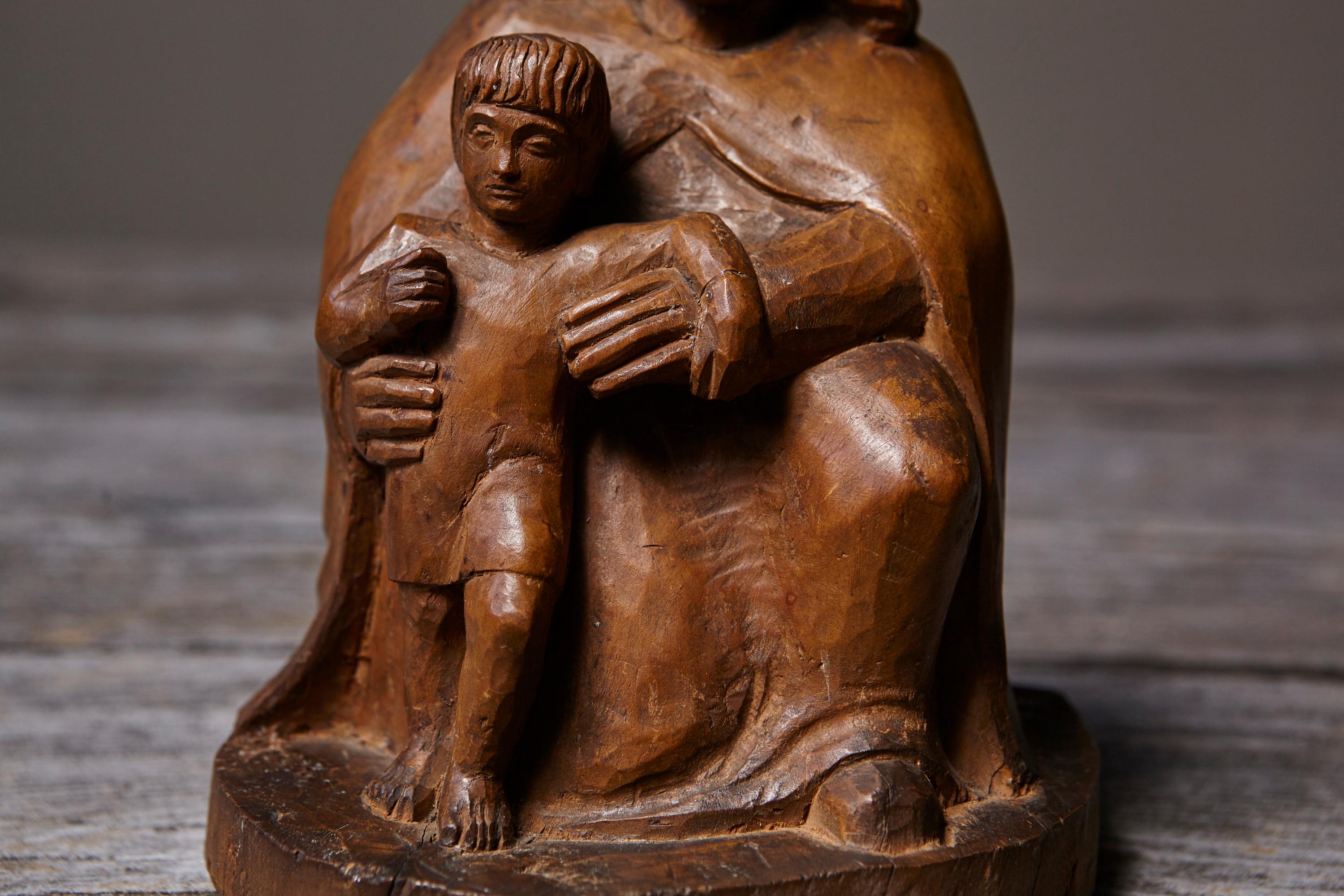 Sculpté Werner Meurer Sculpture unique en Wood d'une mère et d'un Child, 1980 Pièce d'exposition en vente