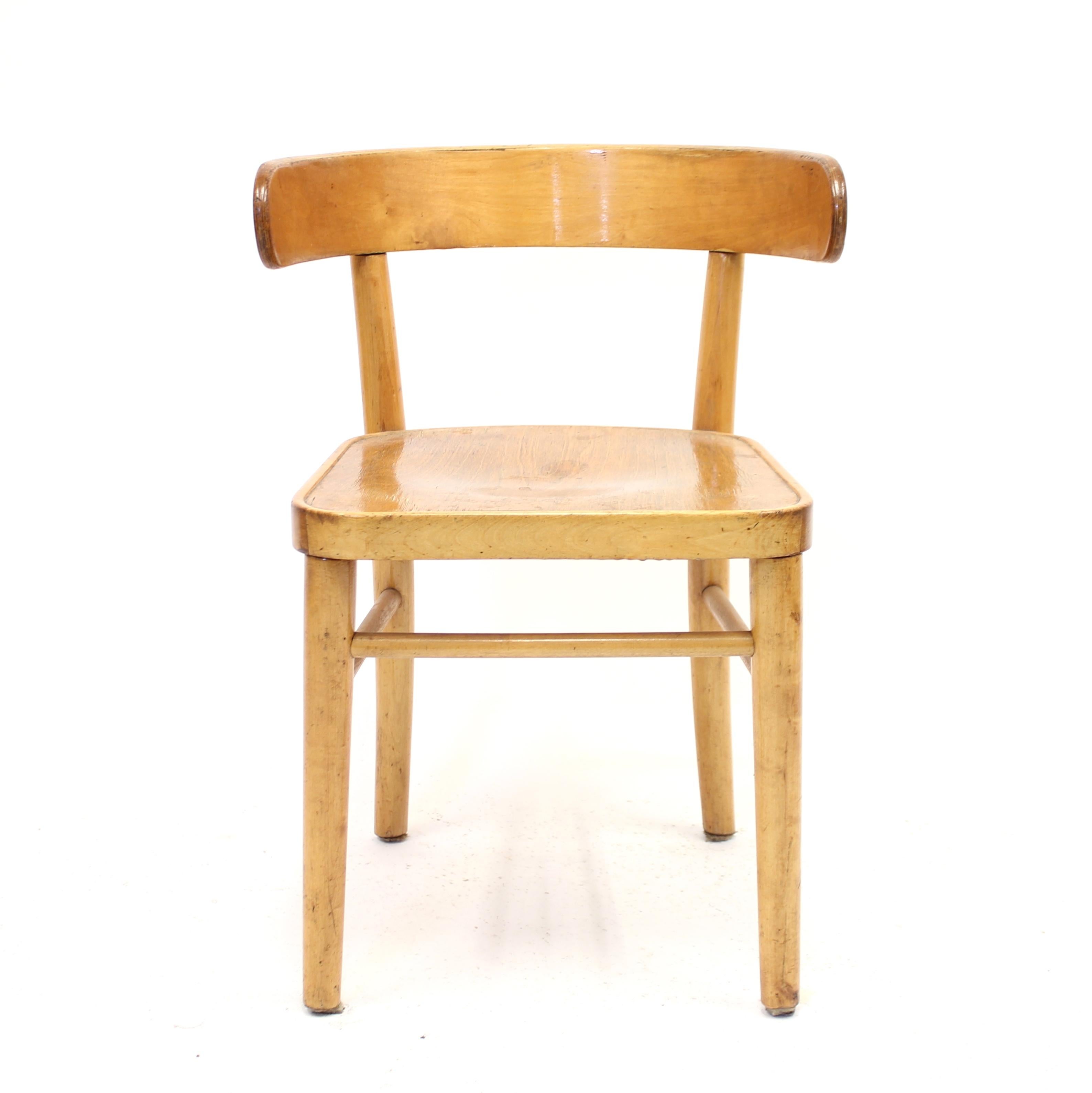 Werner West, Hugging Chair, Wilhelm Schauman Ltd, 1940er Jahre (Finnisch) im Angebot