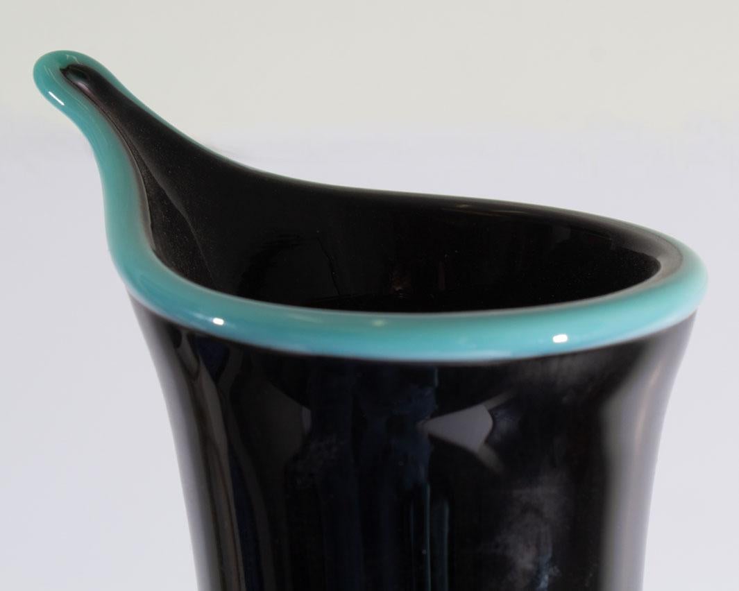 Signiertes Colorfield-Kunstglas-Amphora von Wes Hunting (amerikanisch) im Angebot