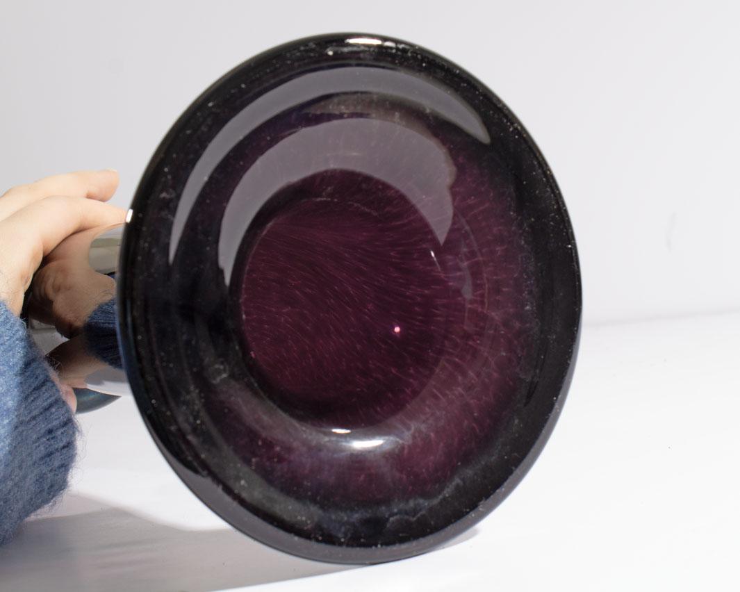 Signiertes Colorfield-Kunstglas-Amphora von Wes Hunting im Angebot 1