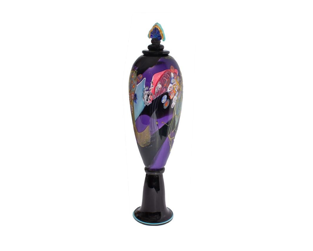 An art glass decanter by the American glass artist Wes Hunting (born 1958). From his Colorfield series, this decanter stands almost 27