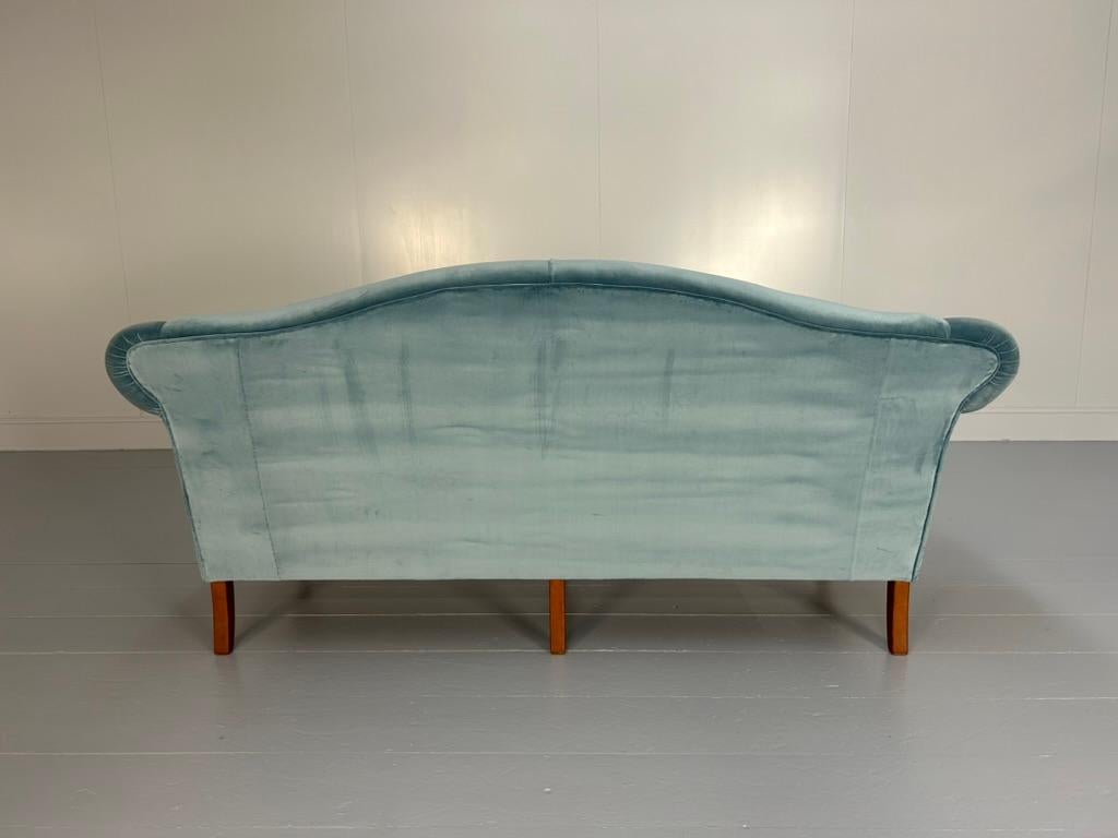 Velours Canapé 3 places Wesley Barrell Marlborough en velours bleu pâle en vente