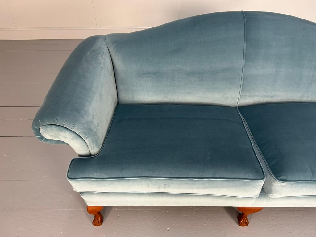 Canapé 3 places Wesley Barrell Marlborough en velours bleu pâle en vente 1