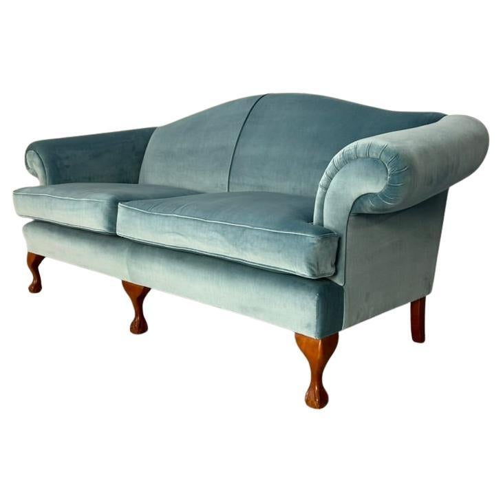 Canapé 3 places Wesley Barrell Marlborough en velours bleu pâle en vente
