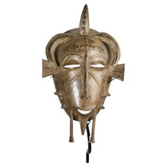 Máscara Senufo de Bronce Fundido Kpelie de África Occidental, circa años 50