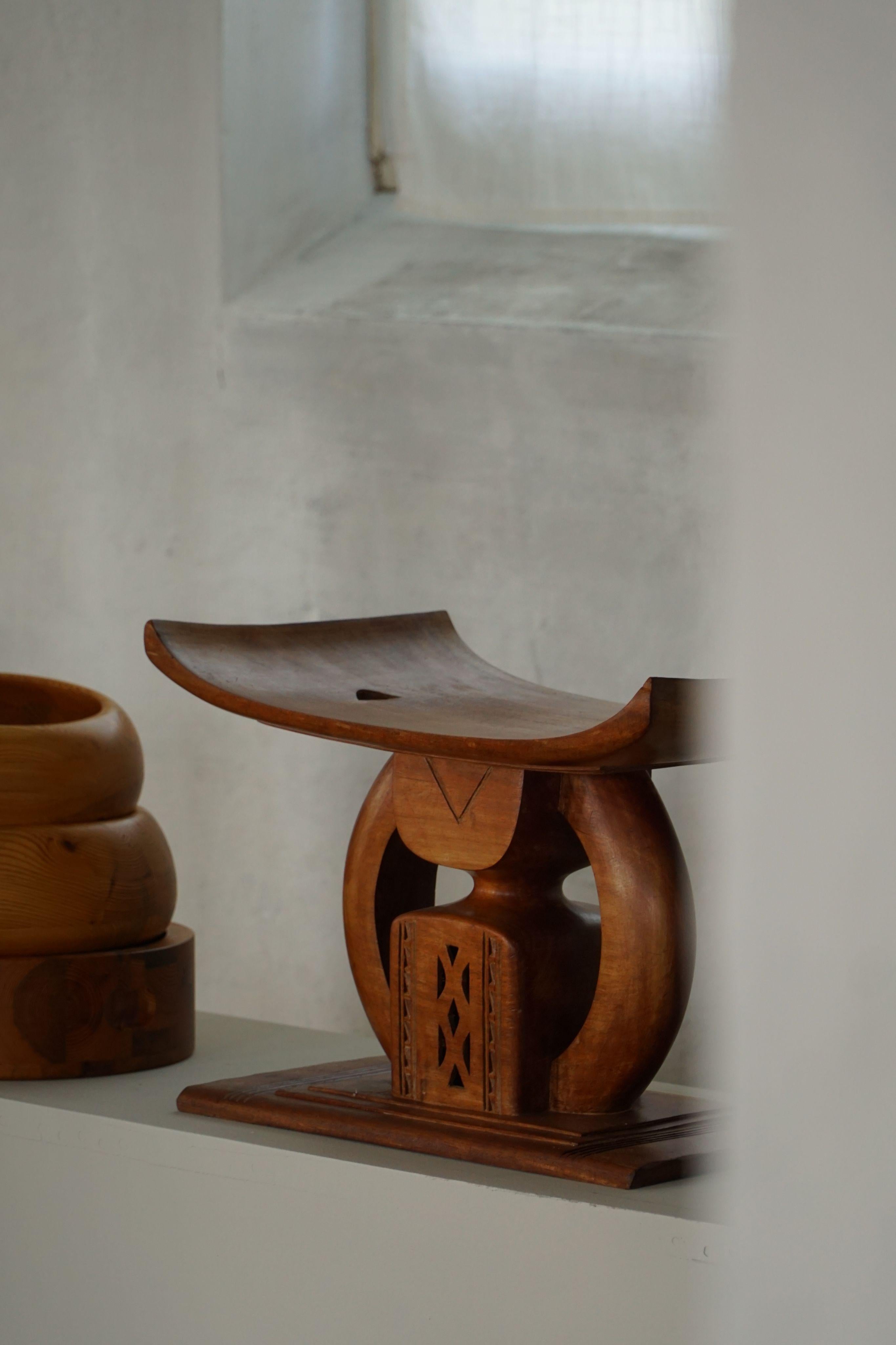 West African Ashanti Stool in Carved Hardwood, 20th Century For Sale 4