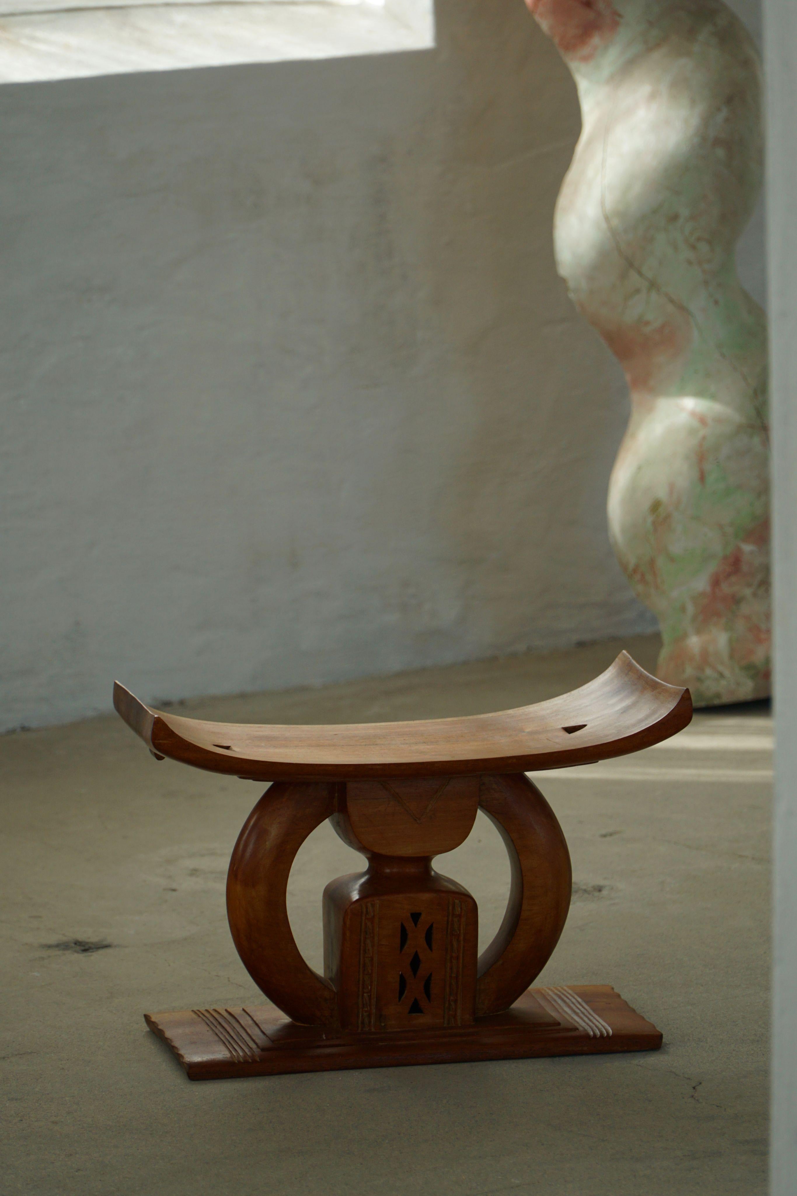 West African Ashanti Stool in Carved Hardwood, 20th Century For Sale 6