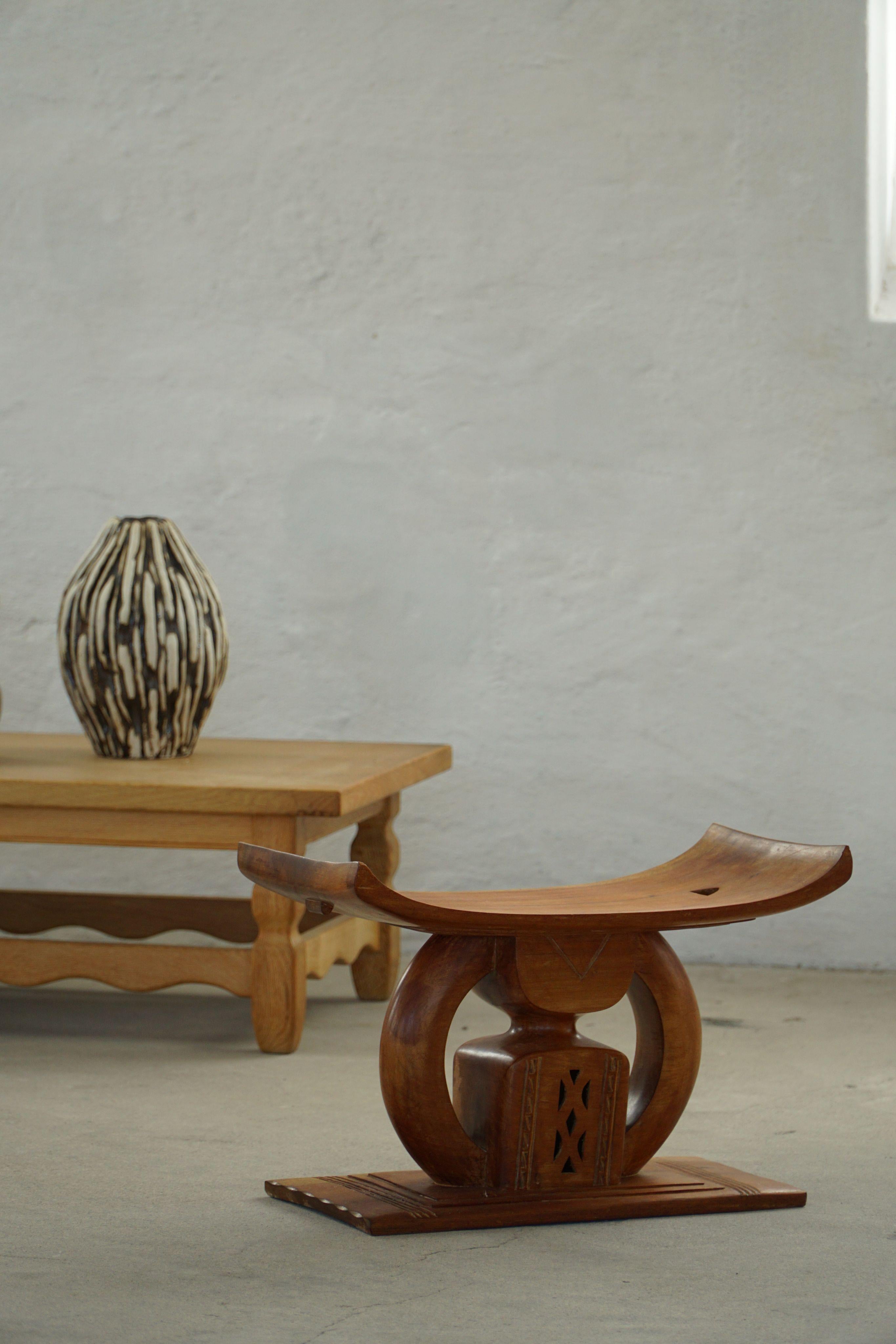 West African Ashanti Stool in Carved Hardwood, 20th Century For Sale 7