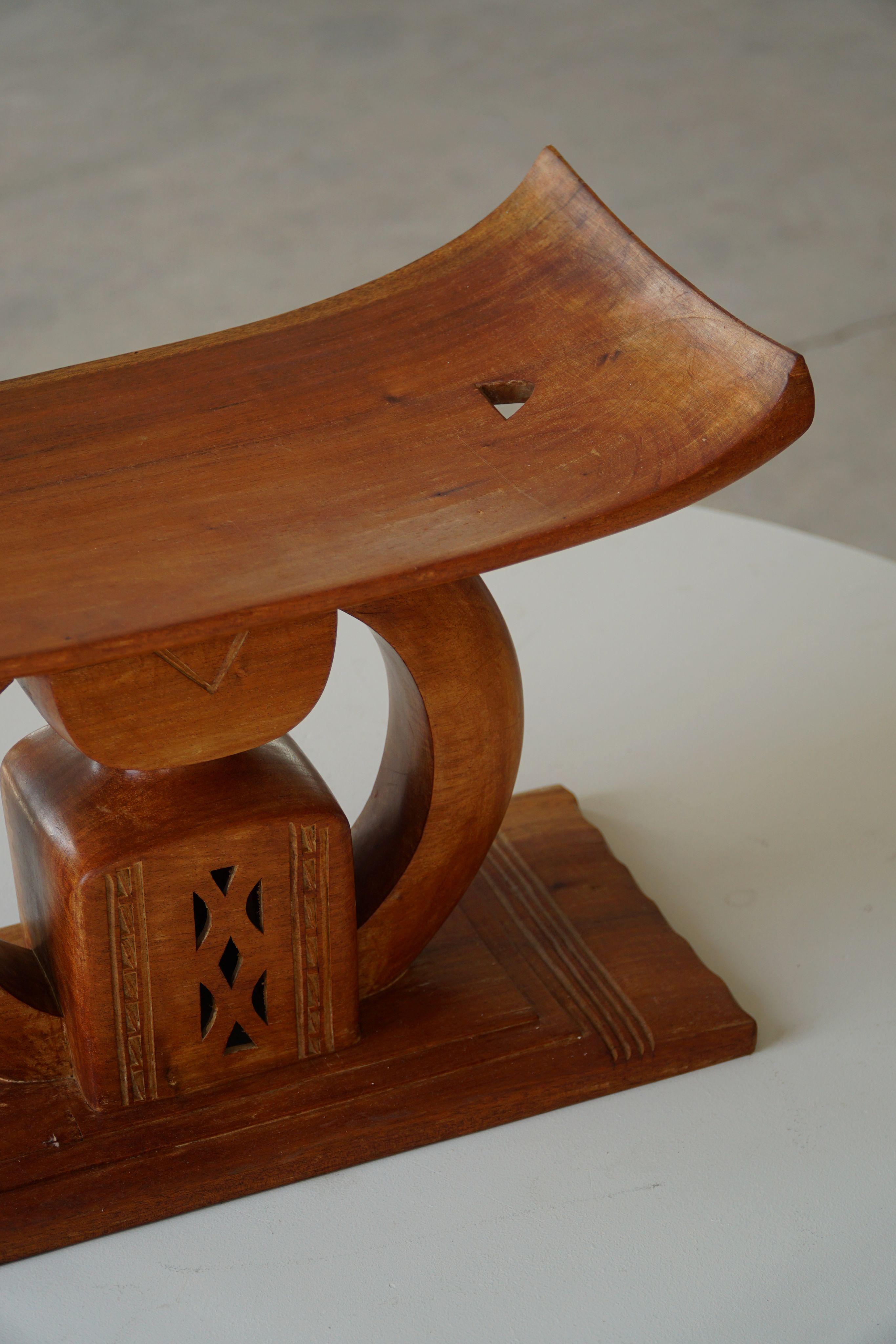 West African Ashanti Stool in Carved Hardwood, 20th Century For Sale 8
