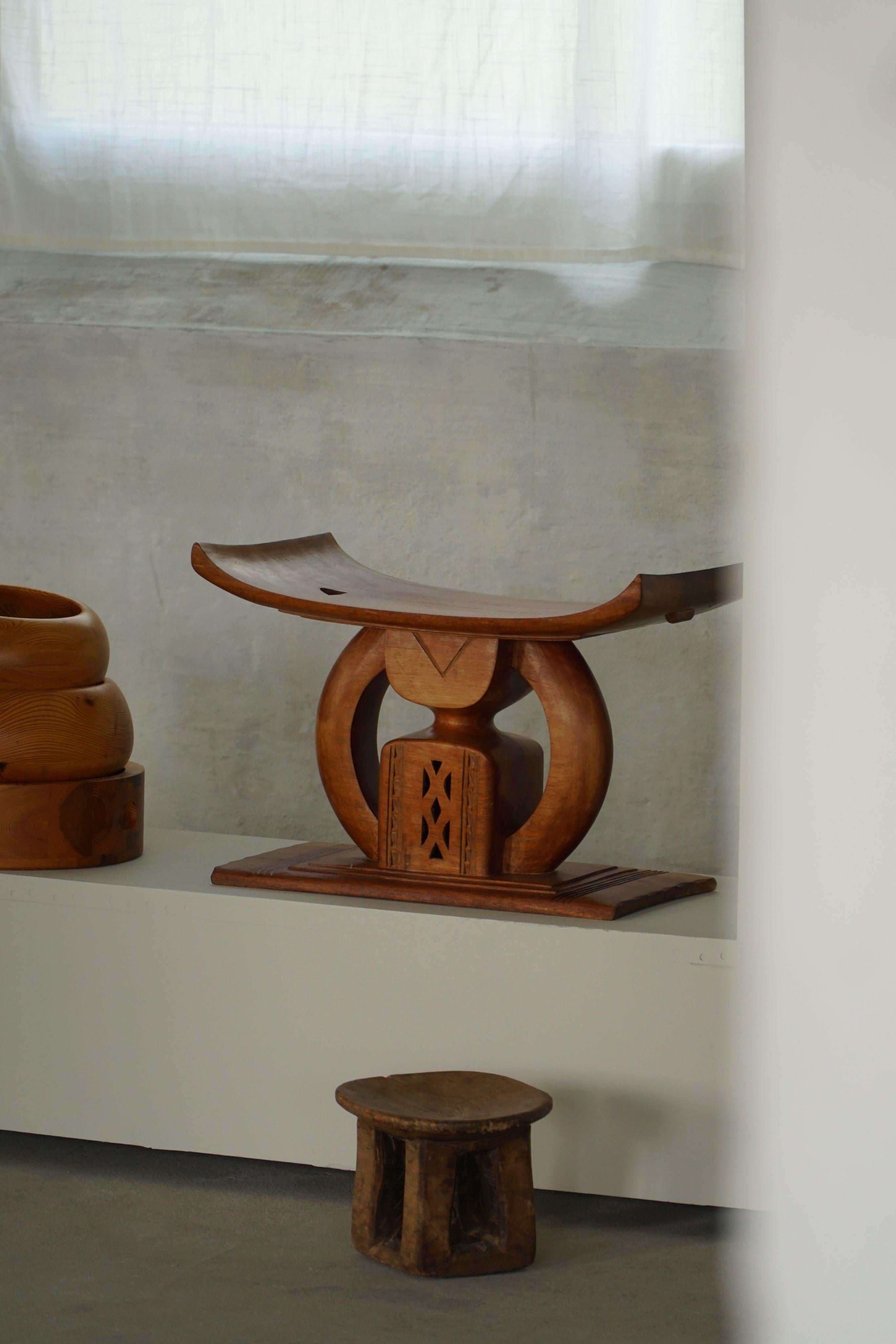 Organic Modern West African Ashanti Stool in Carved Hardwood, 20th Century For Sale