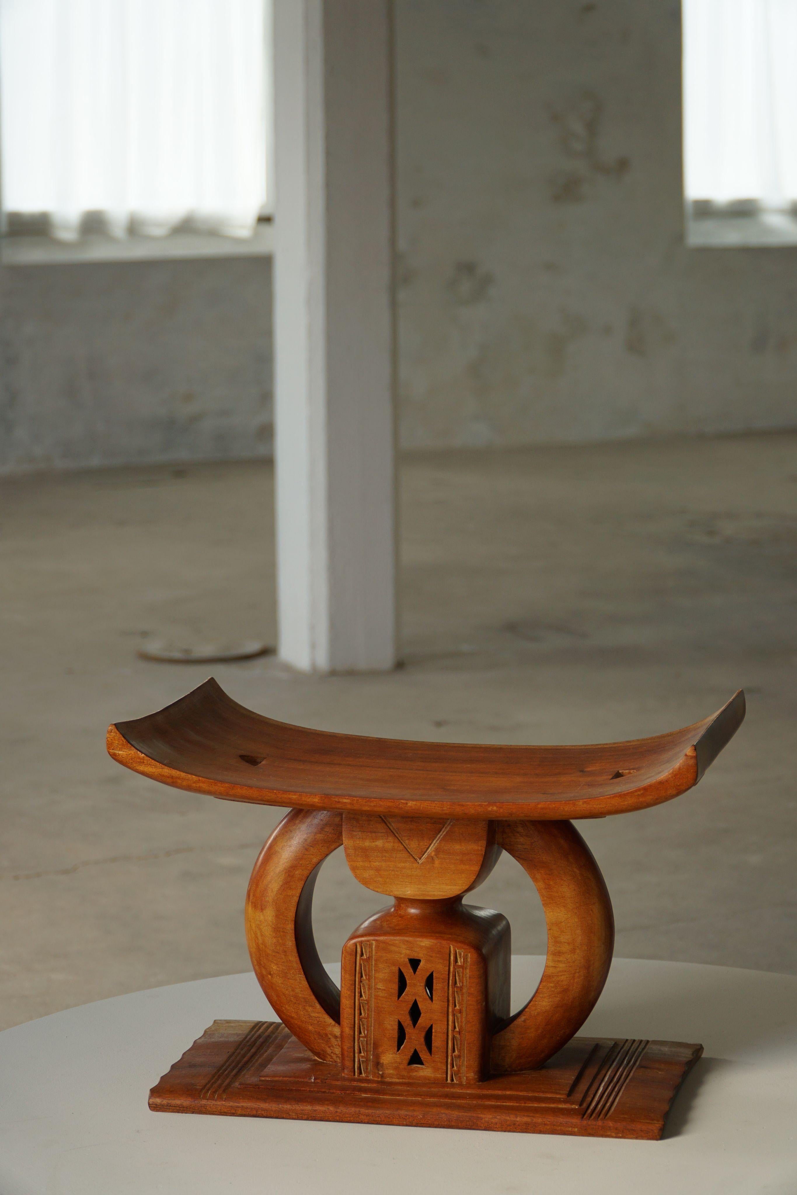 Ghanaian West African Ashanti Stool in Carved Hardwood, 20th Century For Sale
