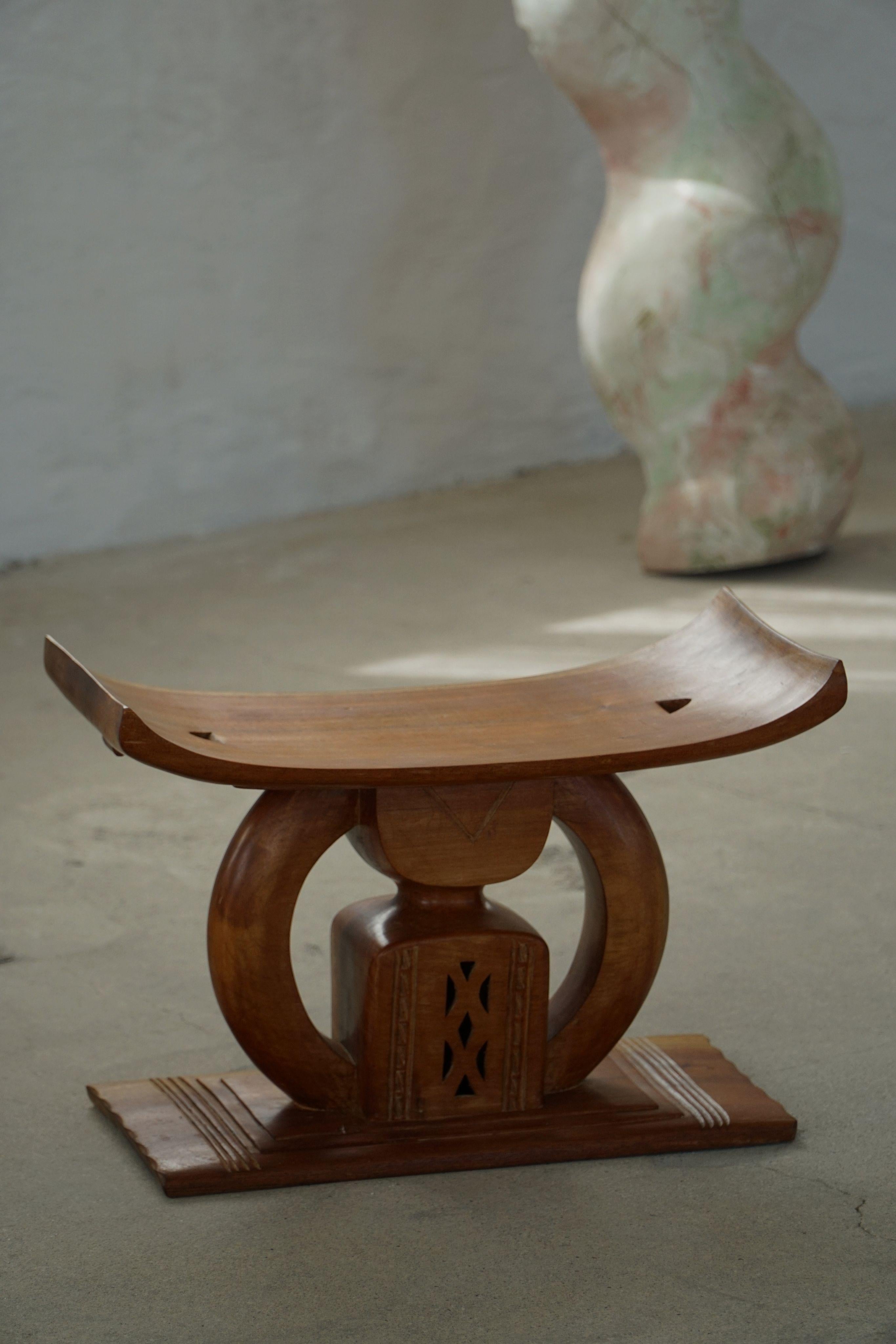 Hand-Carved West African Ashanti Stool in Carved Hardwood, 20th Century For Sale