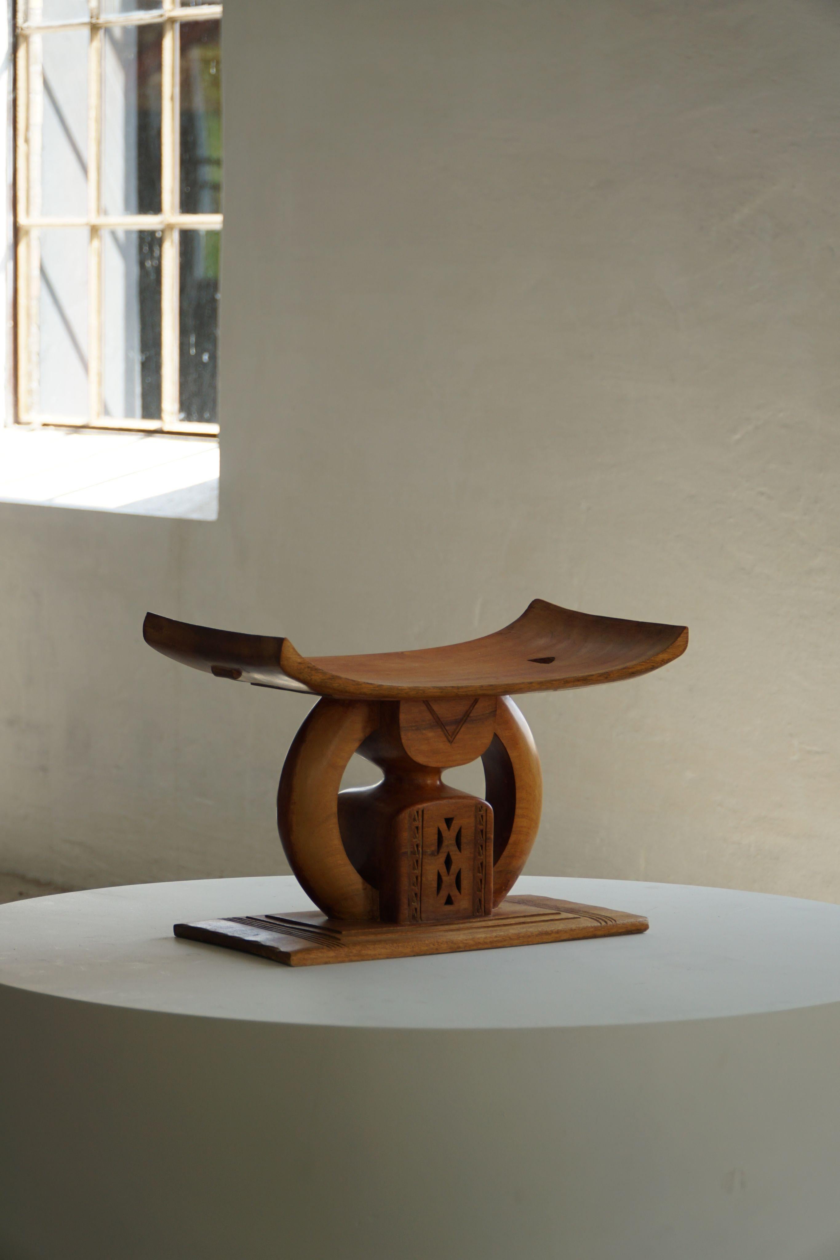 West African Ashanti Stool in Carved Hardwood, 20th Century For Sale 1