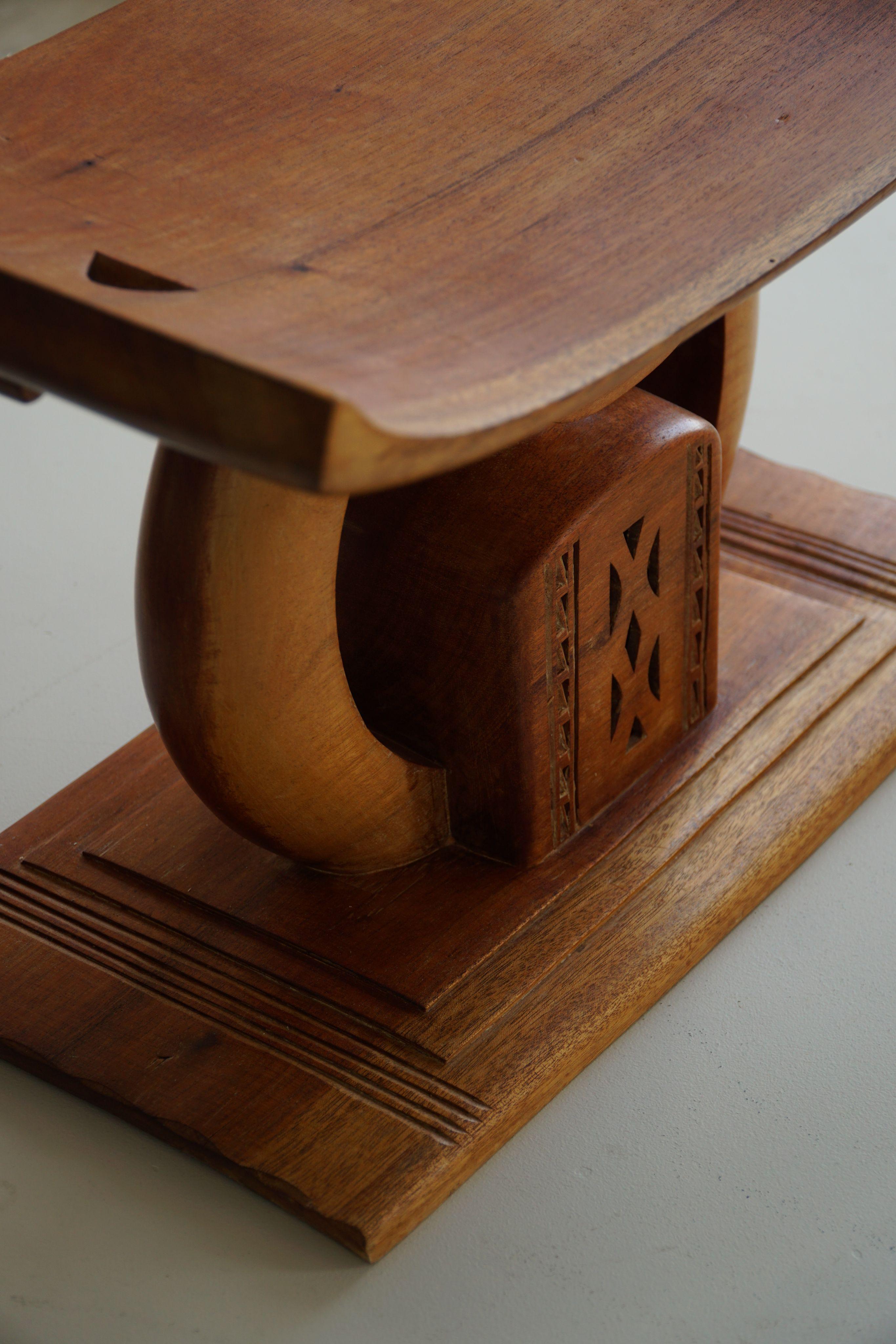 West African Ashanti Stool in Carved Hardwood, 20th Century For Sale 3