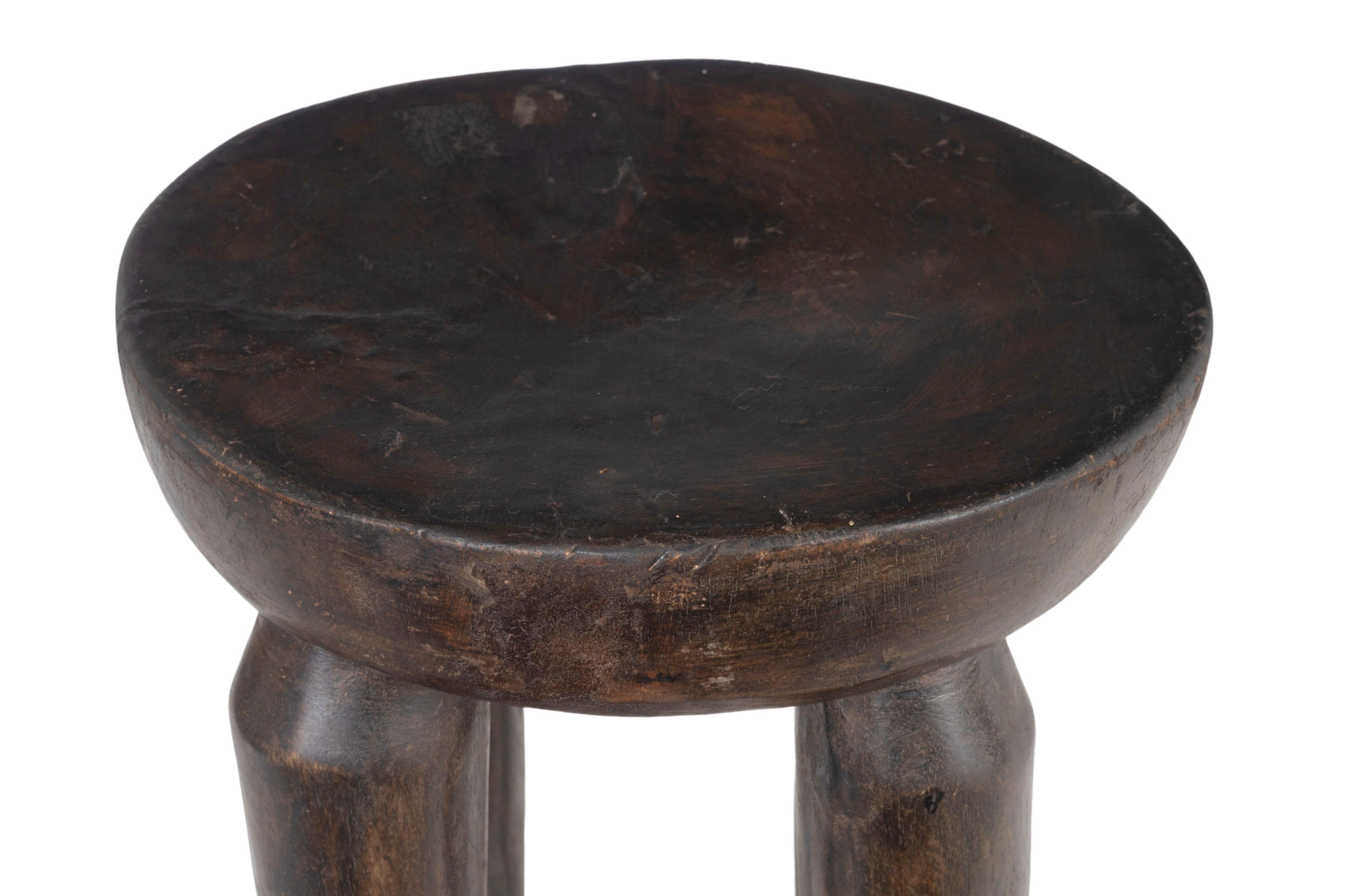 West African Carved Wood Stool en venta 1