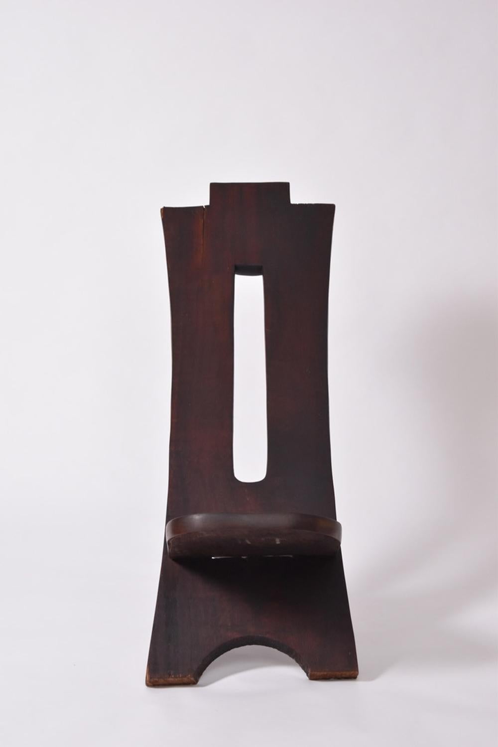 Chaise en bois exotique. Afrique de l'Ouest, années 1960.