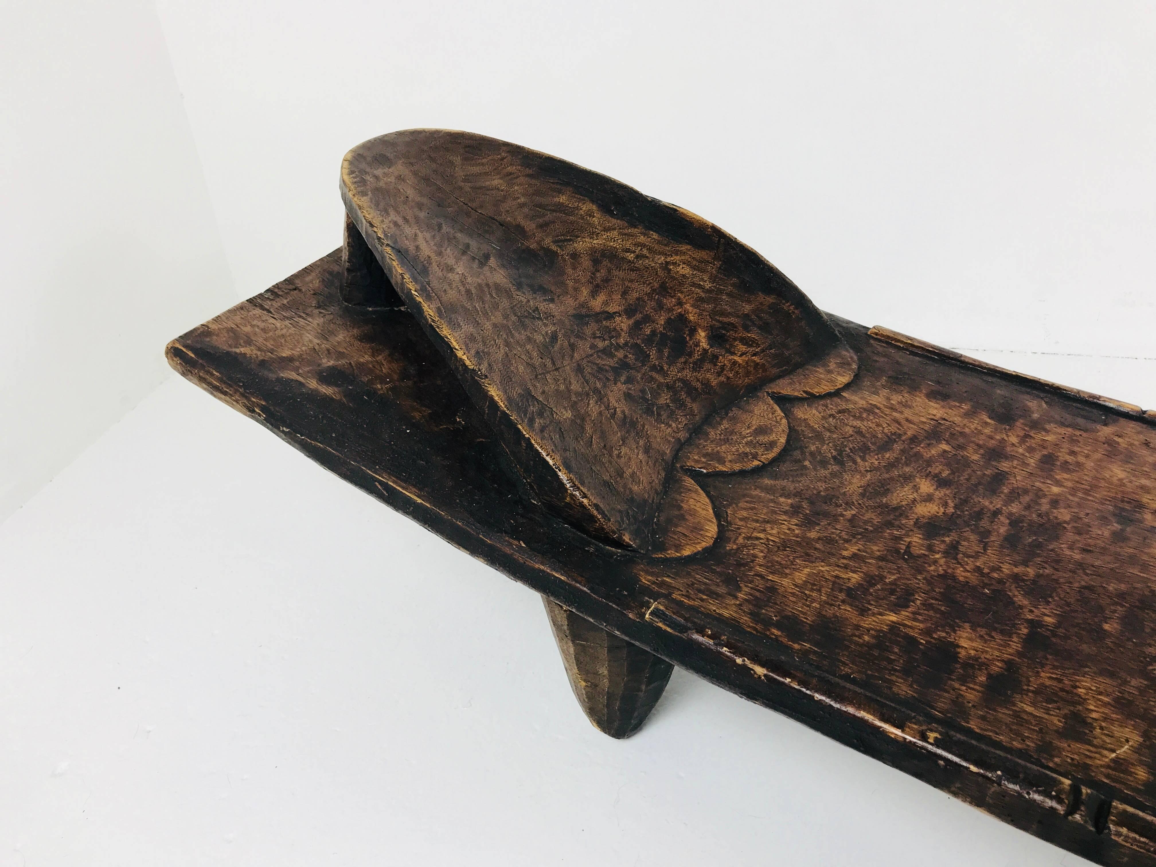 Tribal Lit/banquette en bois sculpté d'Afrique de l'Ouest par la tribu Senufo
