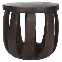 Taburete de madera tallada de Guinea Occidental