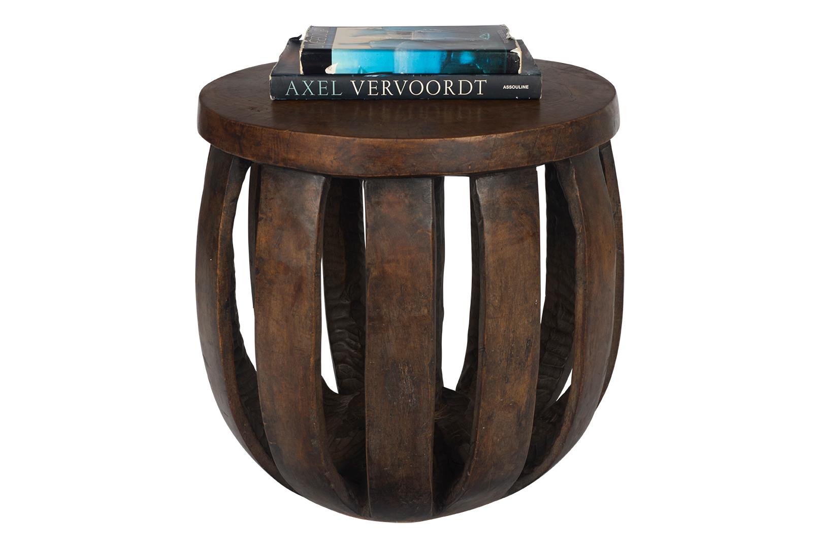 Tabouret en bois sculpté d'Afrique de l'Ouest (Guinée) Bon état - En vente à Dallas, TX