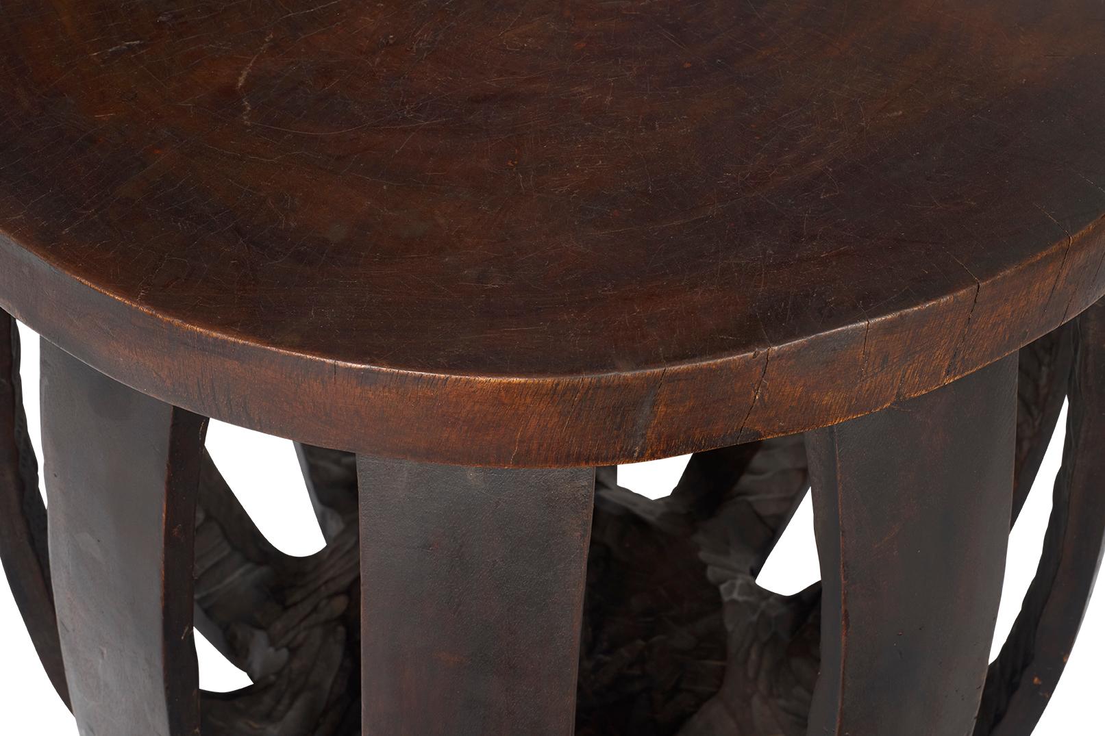Bois Tabouret en bois sculpté d'Afrique de l'Ouest (Guinée) en vente