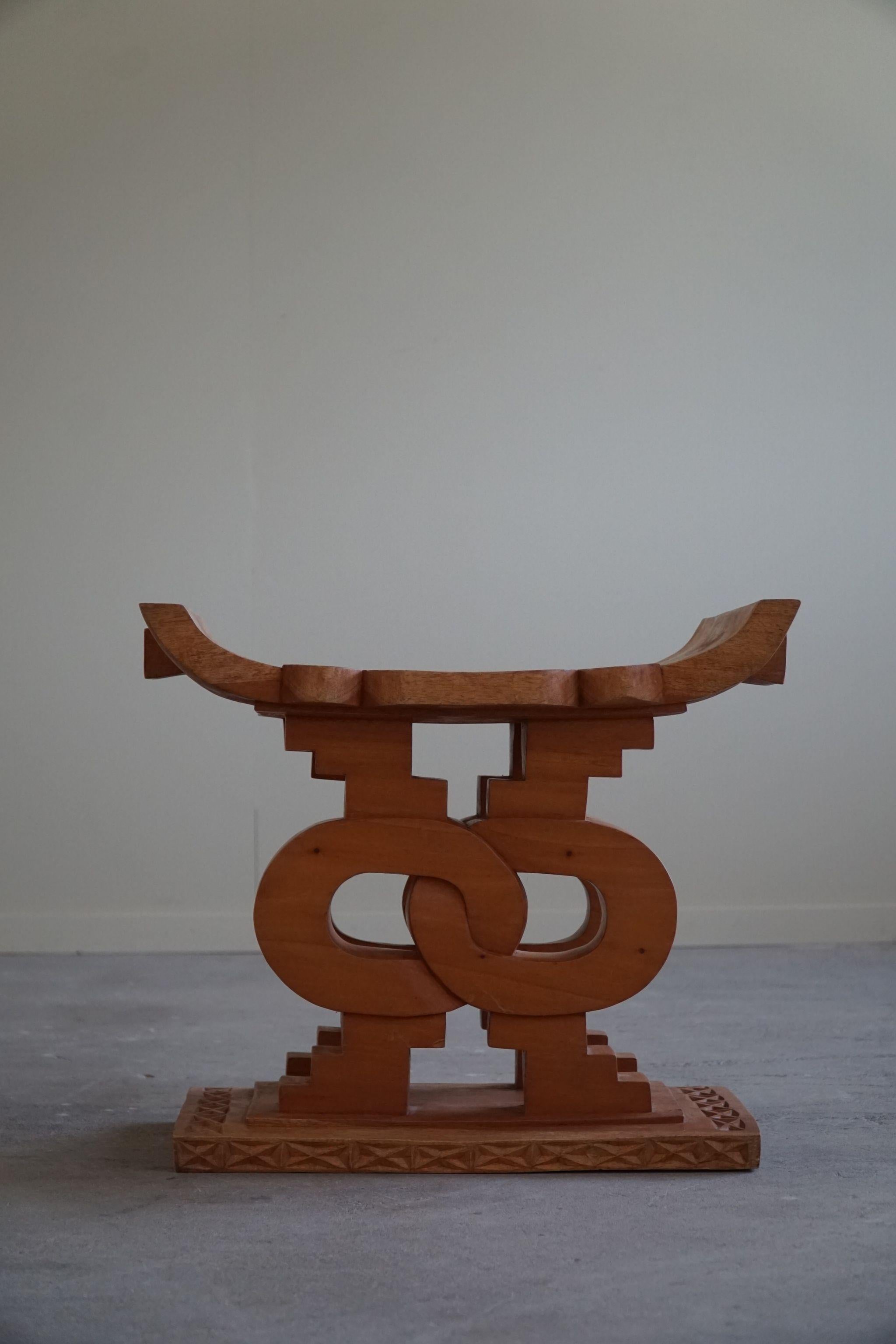 West African Hand Carved Wooden Ashanti Stool, Wabi Sabi, 20th Century In Good Condition For Sale In Odense, DK