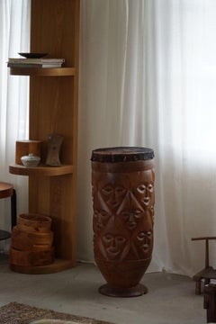 Sculpture/tambour organique en bois sculpté d'Afrique de l'Ouest, 20e siècle