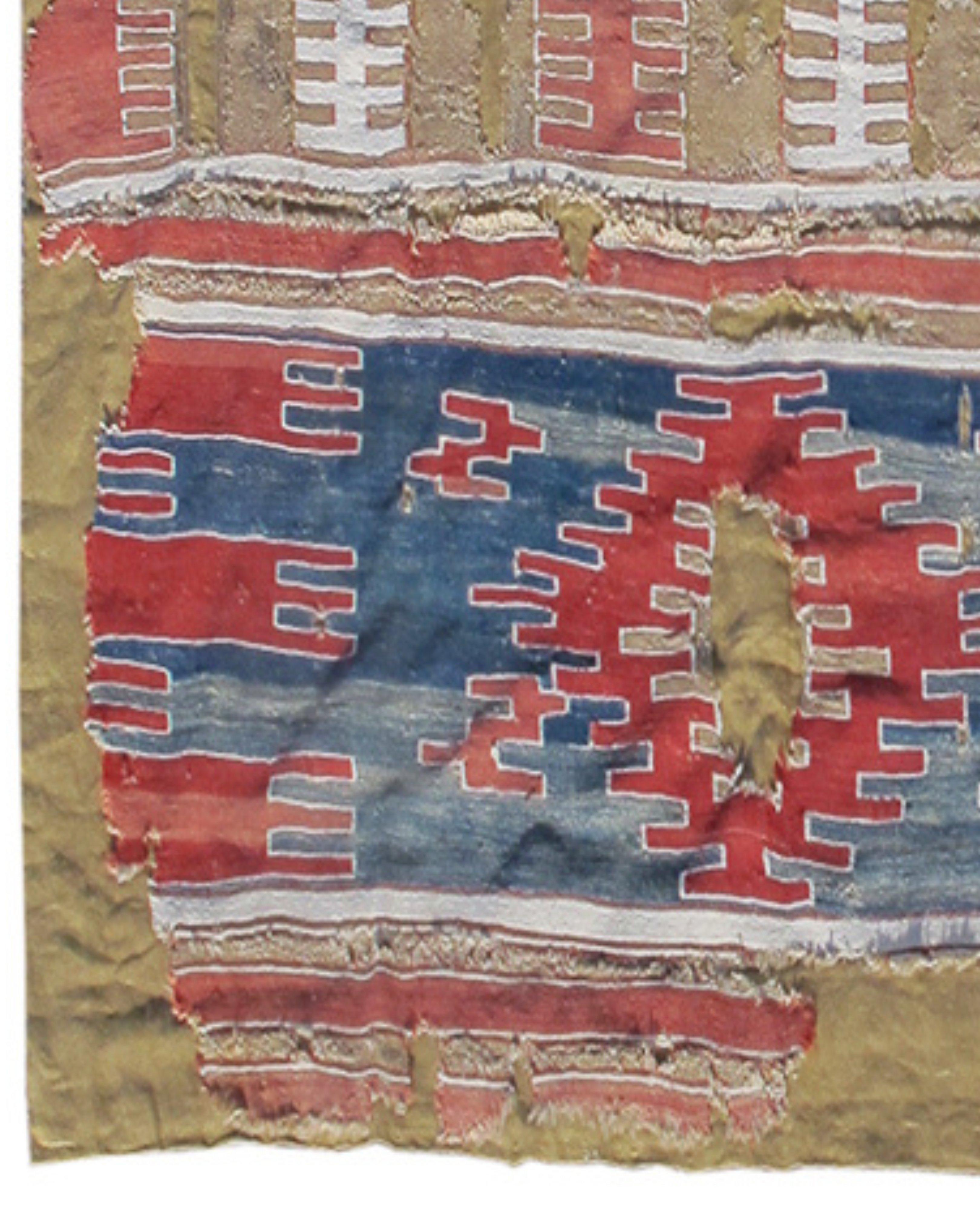Antiker westanatolischer Kilim-Teppich, um 1700

Frühe anatolische Kelims haben eine einzigartige und überzeugende grafische Qualität. Dieser Kelim aus der Region Afyon in der Türkei zeichnet große wabenförmige Elemente zwischen schmale Streifen.