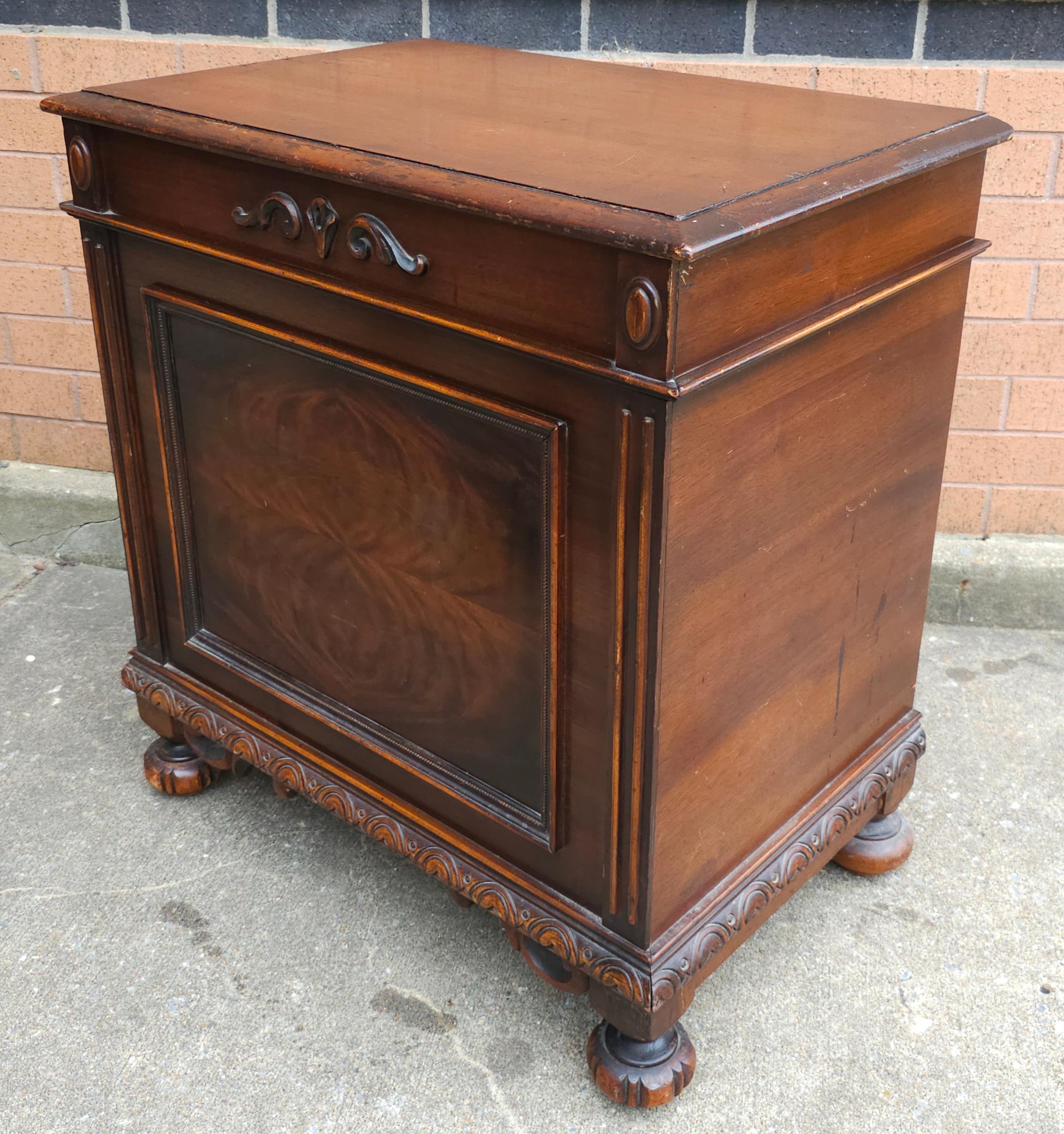 Americano Cassapanca con rivestimento in cedro di West Branch Novelty Mahogany in vendita