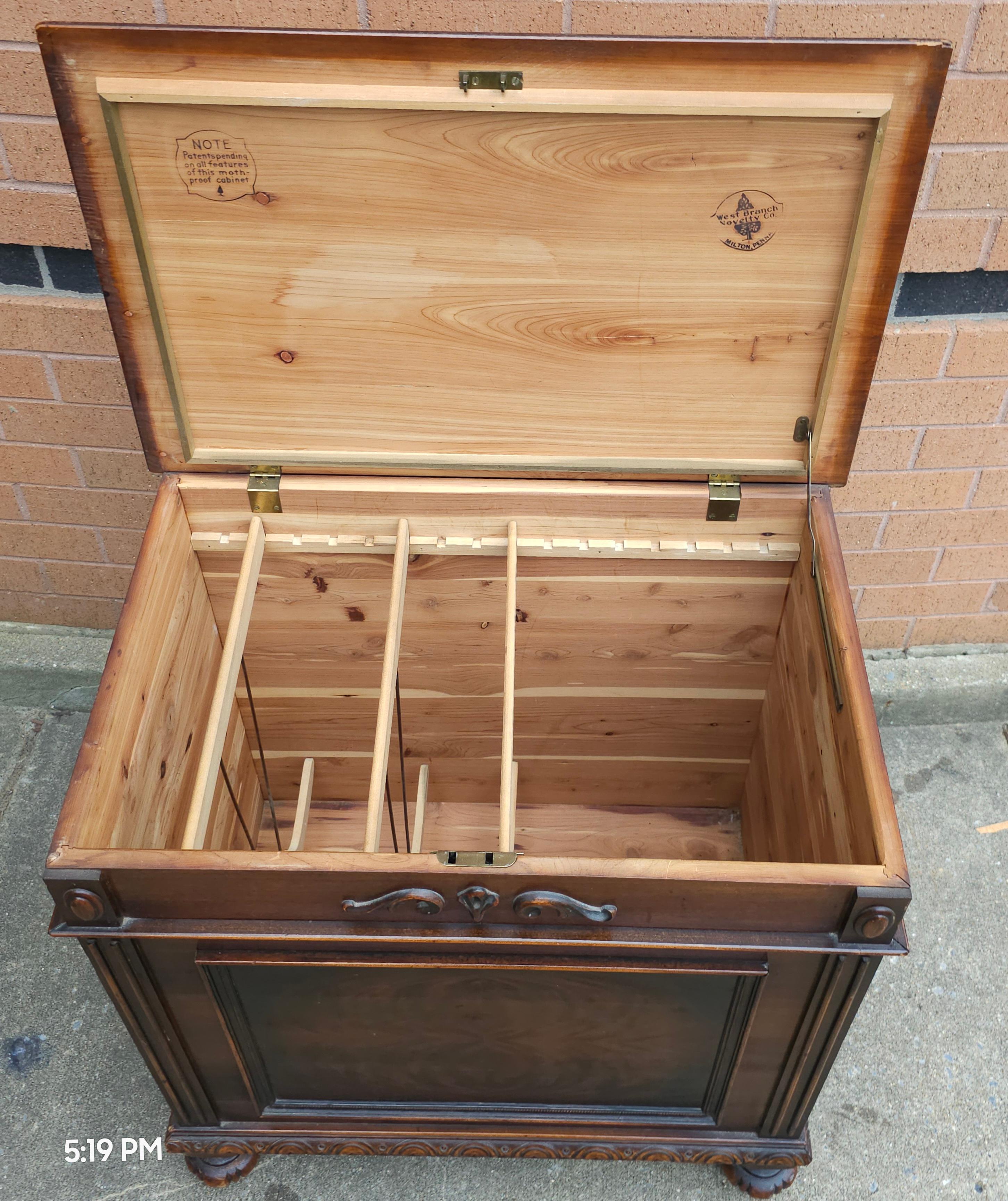 Cassapanca con rivestimento in cedro di West Branch Novelty Mahogany in vendita 1