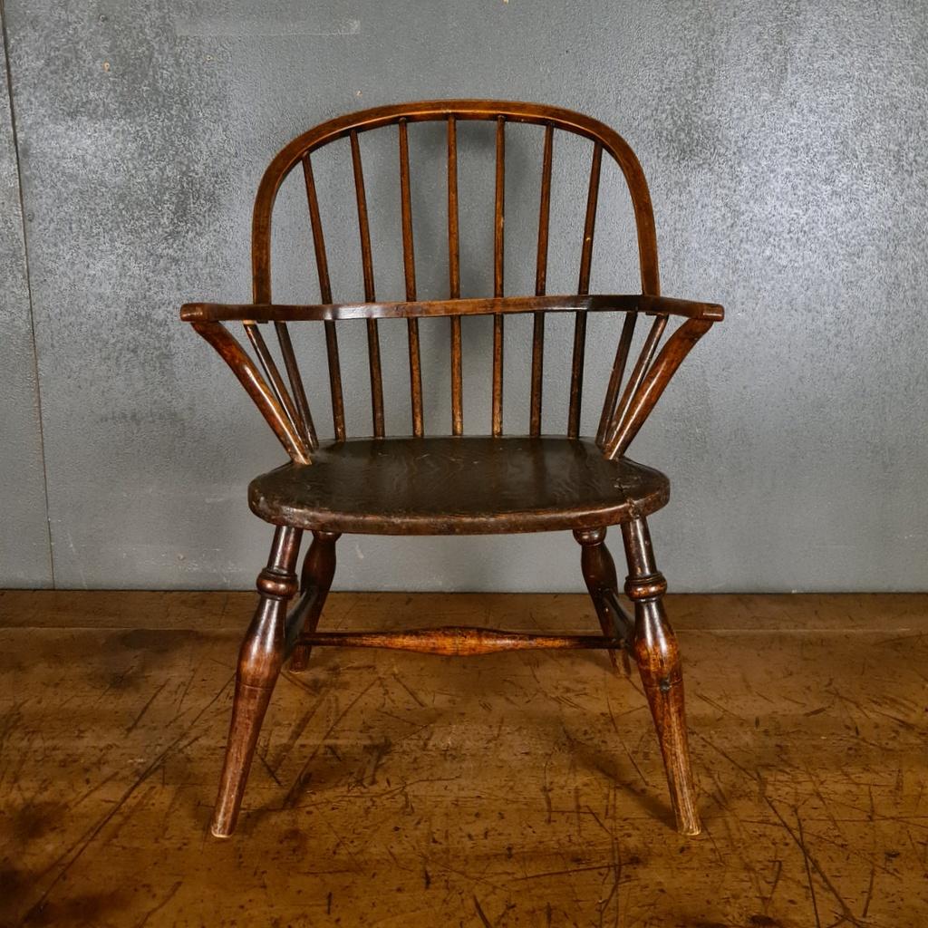 Tiny 19th century child's West Country Windsor chair, 1830.

Dimensions of seat:

Width - 12