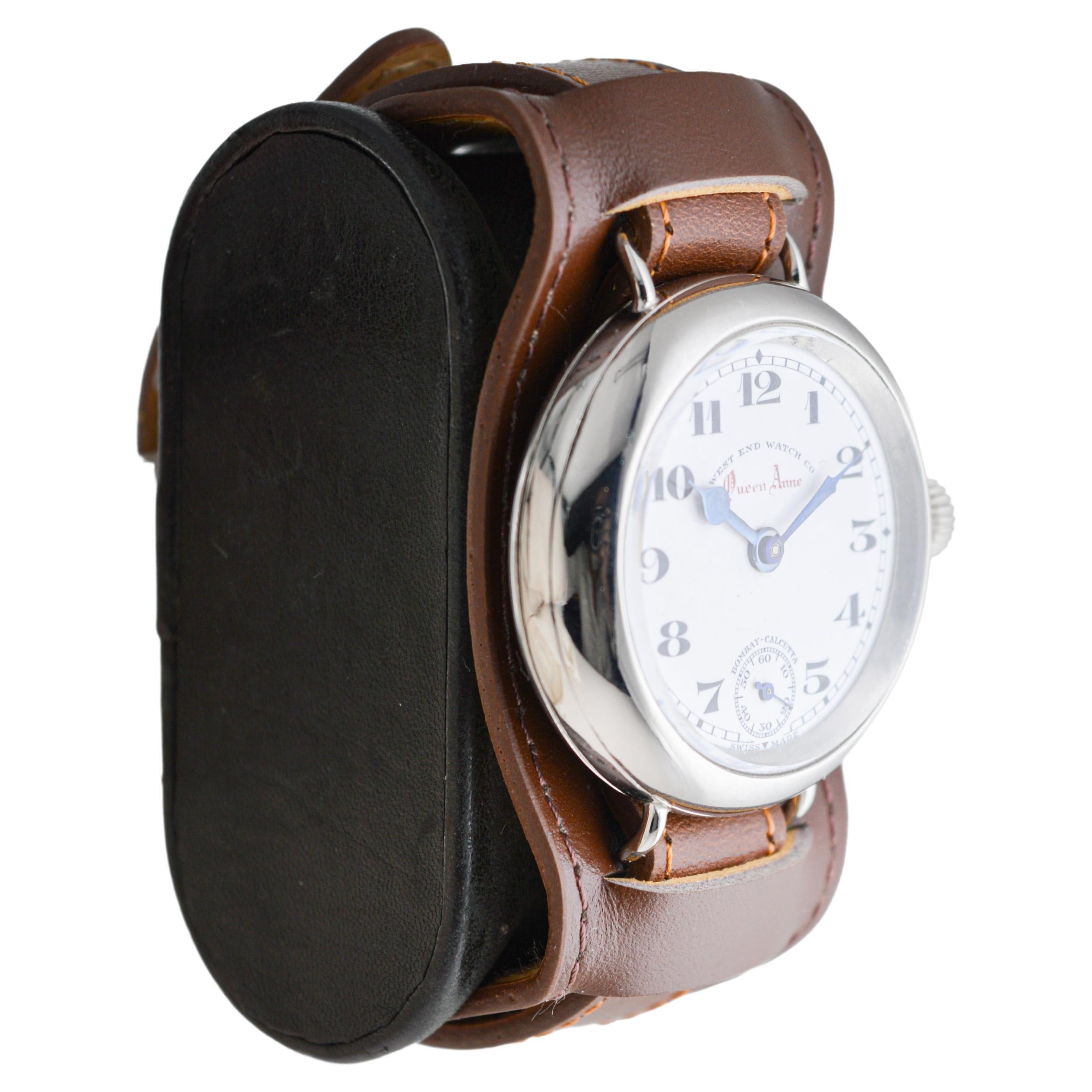FABBRICA / CASA: West End Watch Company
STILE / RIFERIMENTO: Stile militare britannico / Campaigner 
METALLO / MATERIALE: Steele, l'acciaio inossidabile dei primi tempi 
CIRCA / ANNO: 1910
DIMENSIONI: Lunghezza 35 mm X Diametro 41 mm
MOVIMENTO /