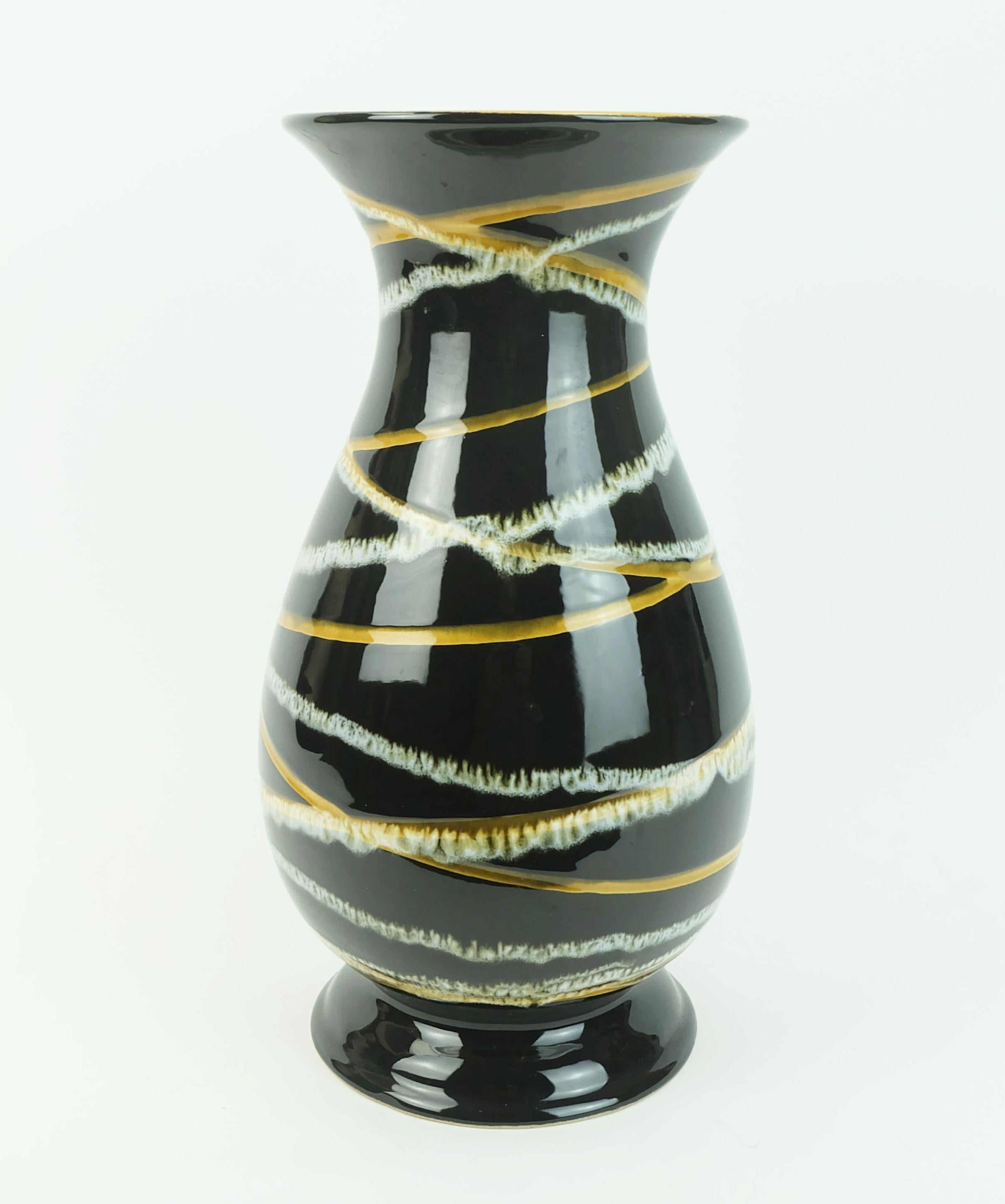 VASE ouest-allemand des années 1950 scheurich model 215-33 stripe decor black ochre and white Bon état - En vente à Mannheim, DE