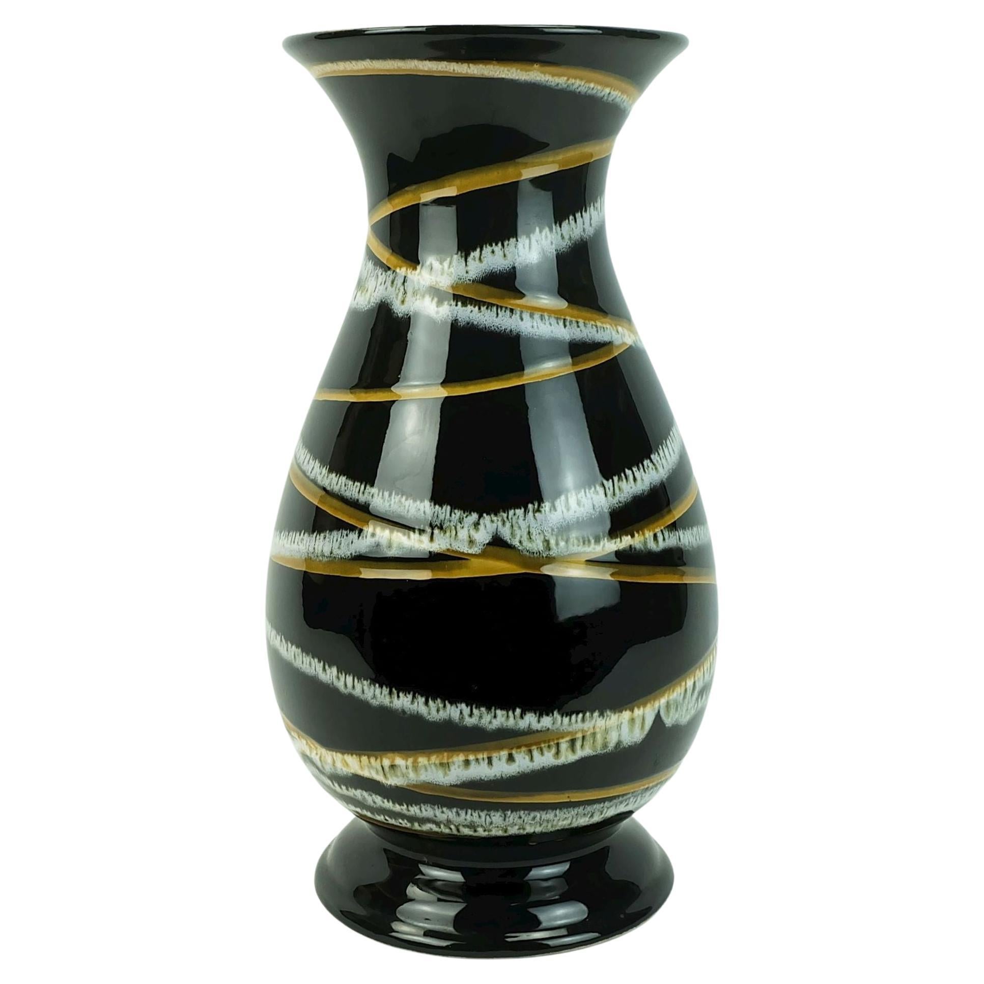 VASE ouest-allemand des années 1950 scheurich model 215-33 stripe decor black ochre and white en vente