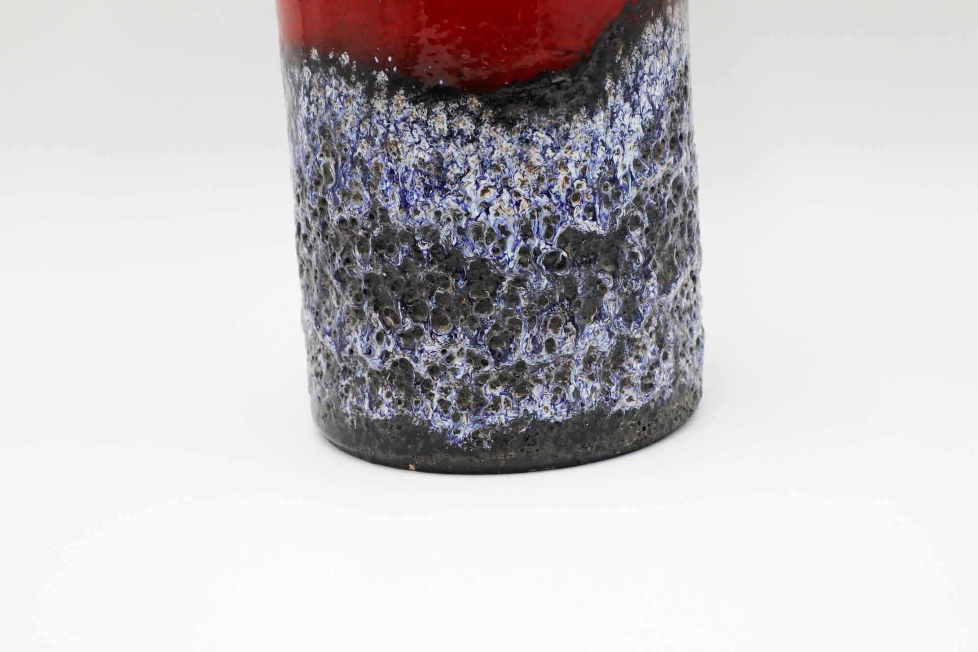 Vase en céramique émaillée bleu et gris avec rayure rouge d'Allemagne de l'Ouest en vente 2
