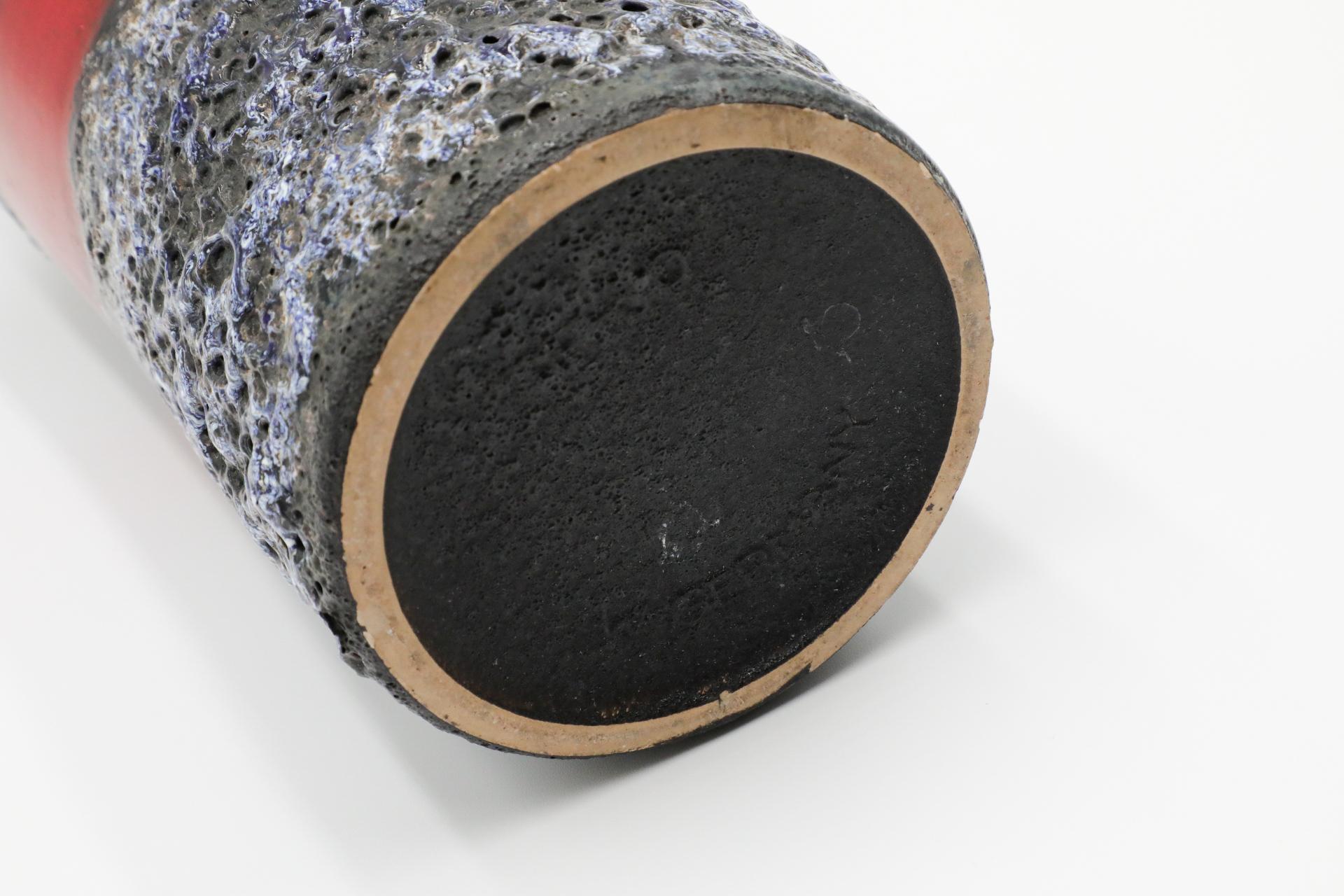 Vase en céramique émaillée bleu et gris avec rayure rouge d'Allemagne de l'Ouest en vente 7